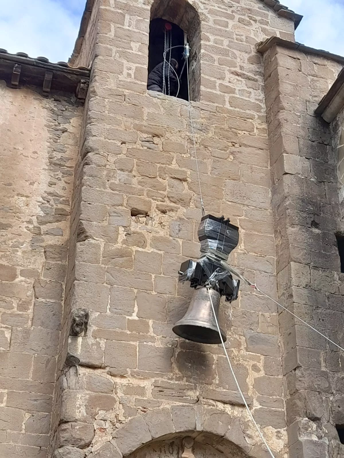 Colocación de la campana María de El Rosario en el Santuario de San Úrbez en Nocito