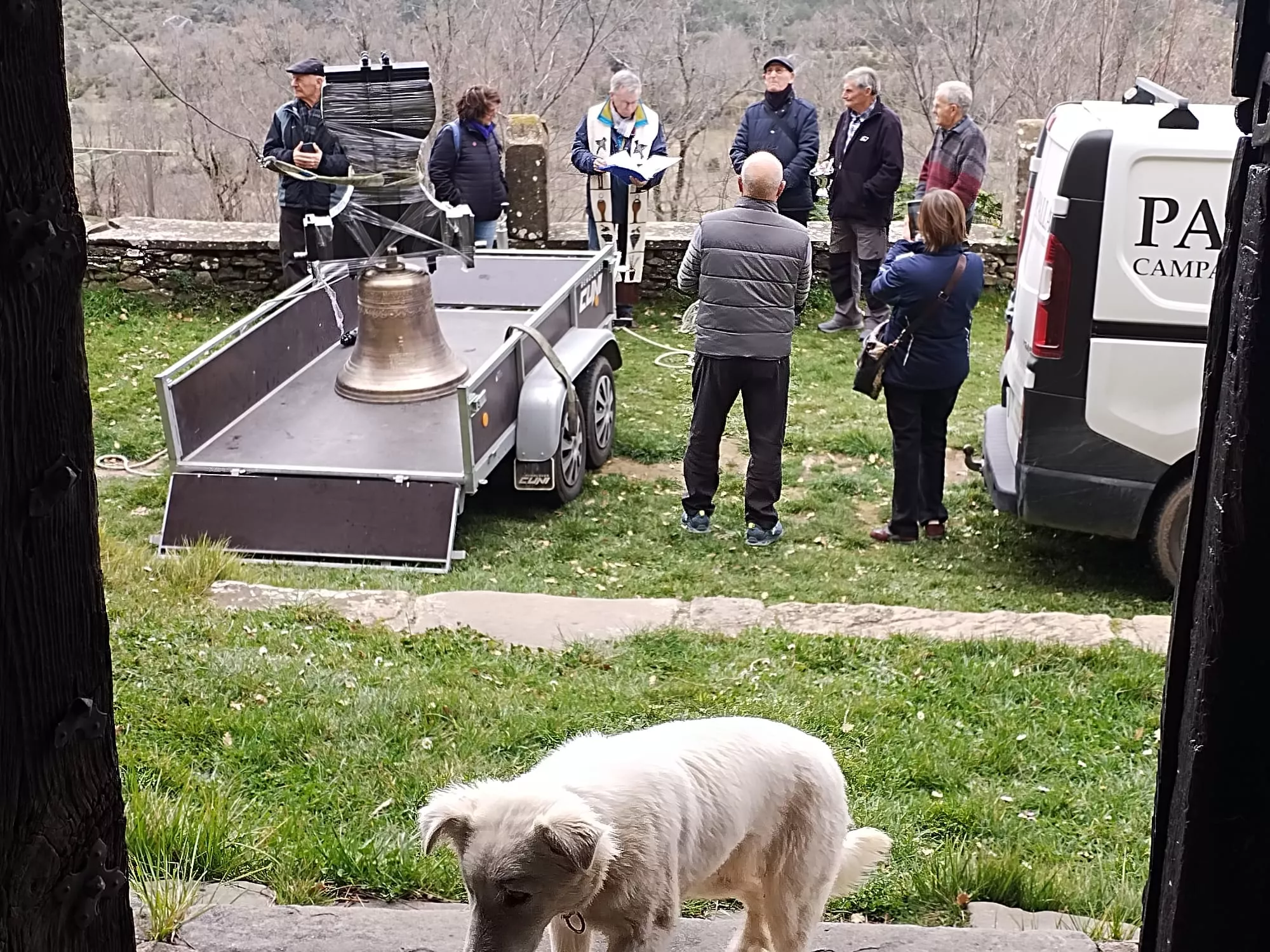 Colocación de la campana María de El Rosario en el Santuario de San Úrbez en Nocito