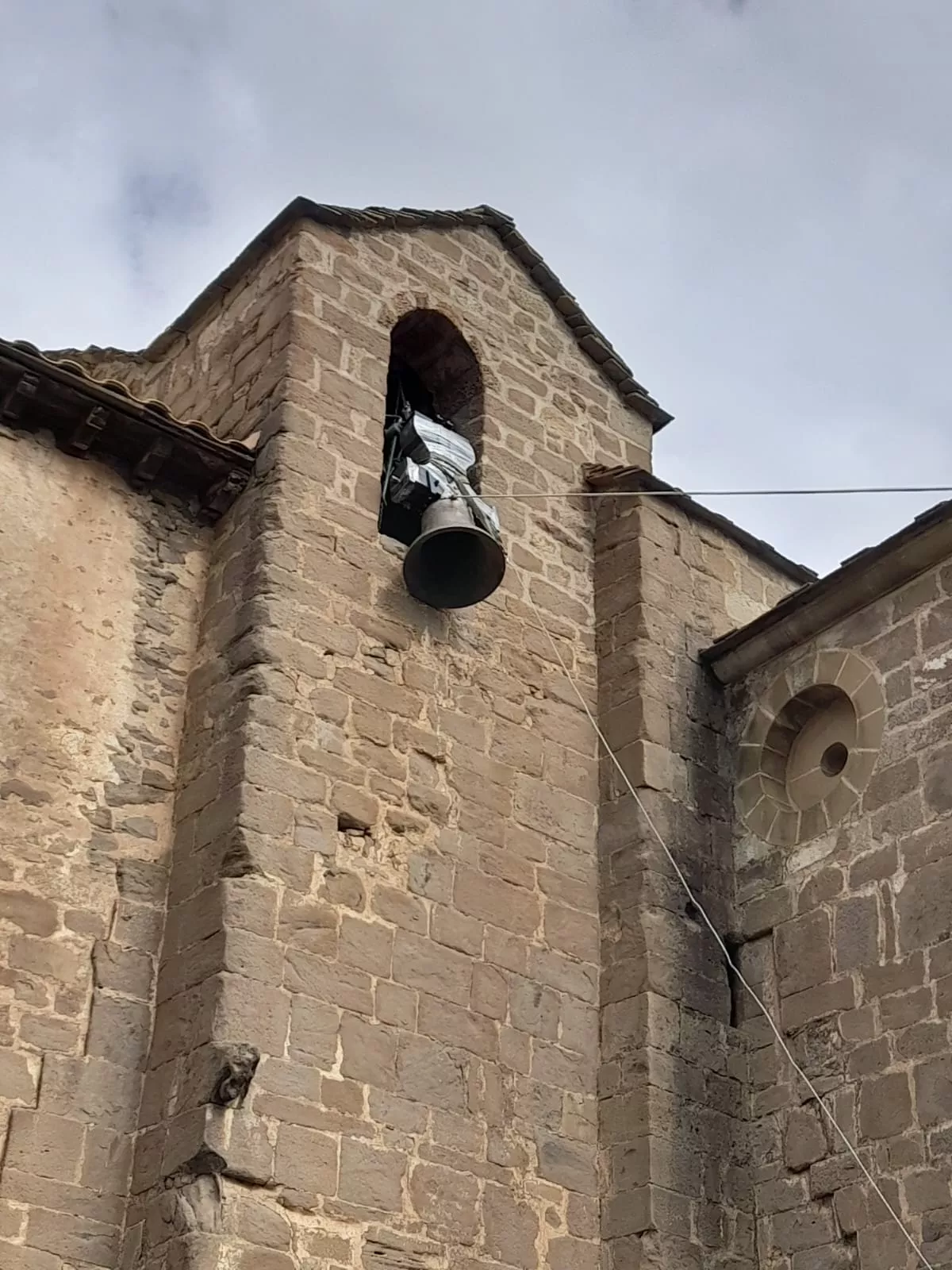 Colocación de la campana María de El Rosario en el Santuario de San Úrbez en Nocito