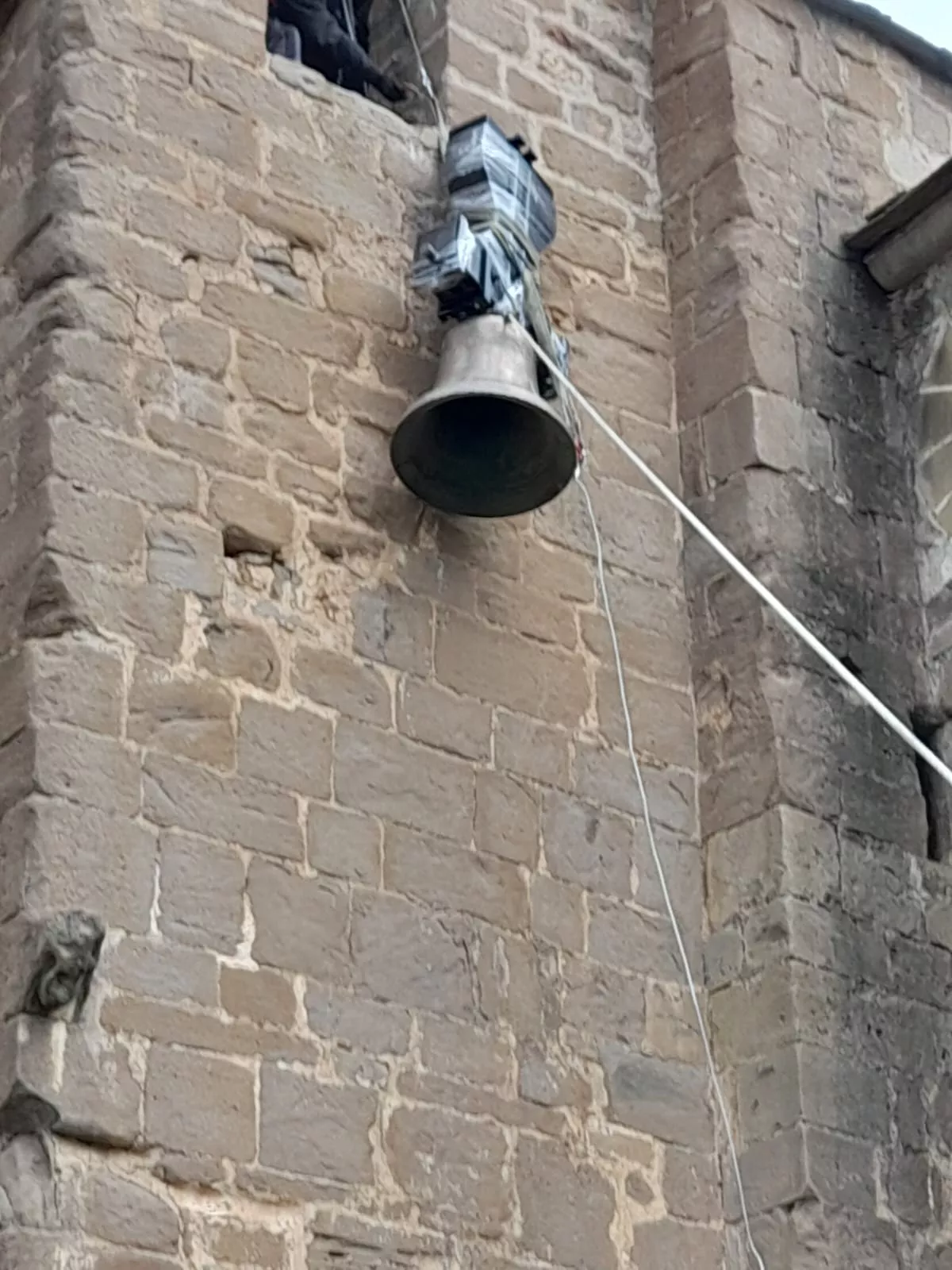 Colocación de la campana María de El Rosario en el Santuario de San Úrbez en Nocito