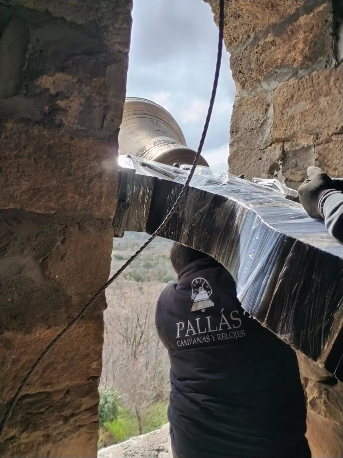Colocación de la campana María de El Rosario en el Santuario de San Úrbez en Nocito