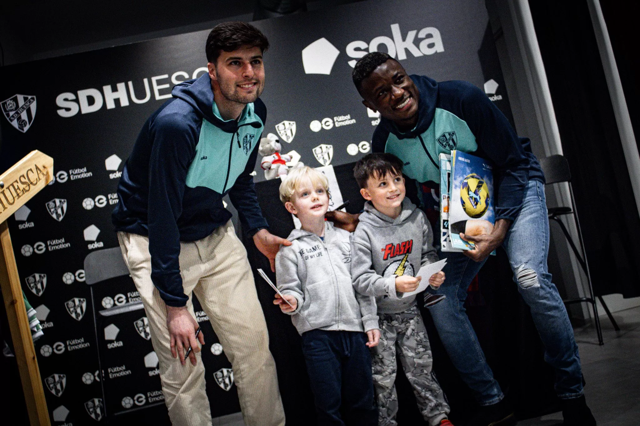 Imágenes de Soko y Juan Pérez en el encuentro con la afición