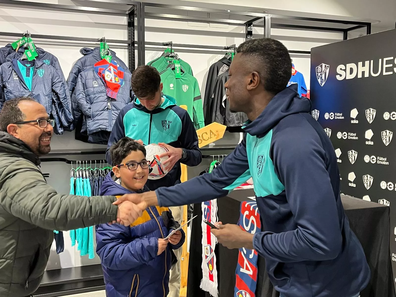 Imágenes de Soko y Juan Pérez en el encuentro con la afición