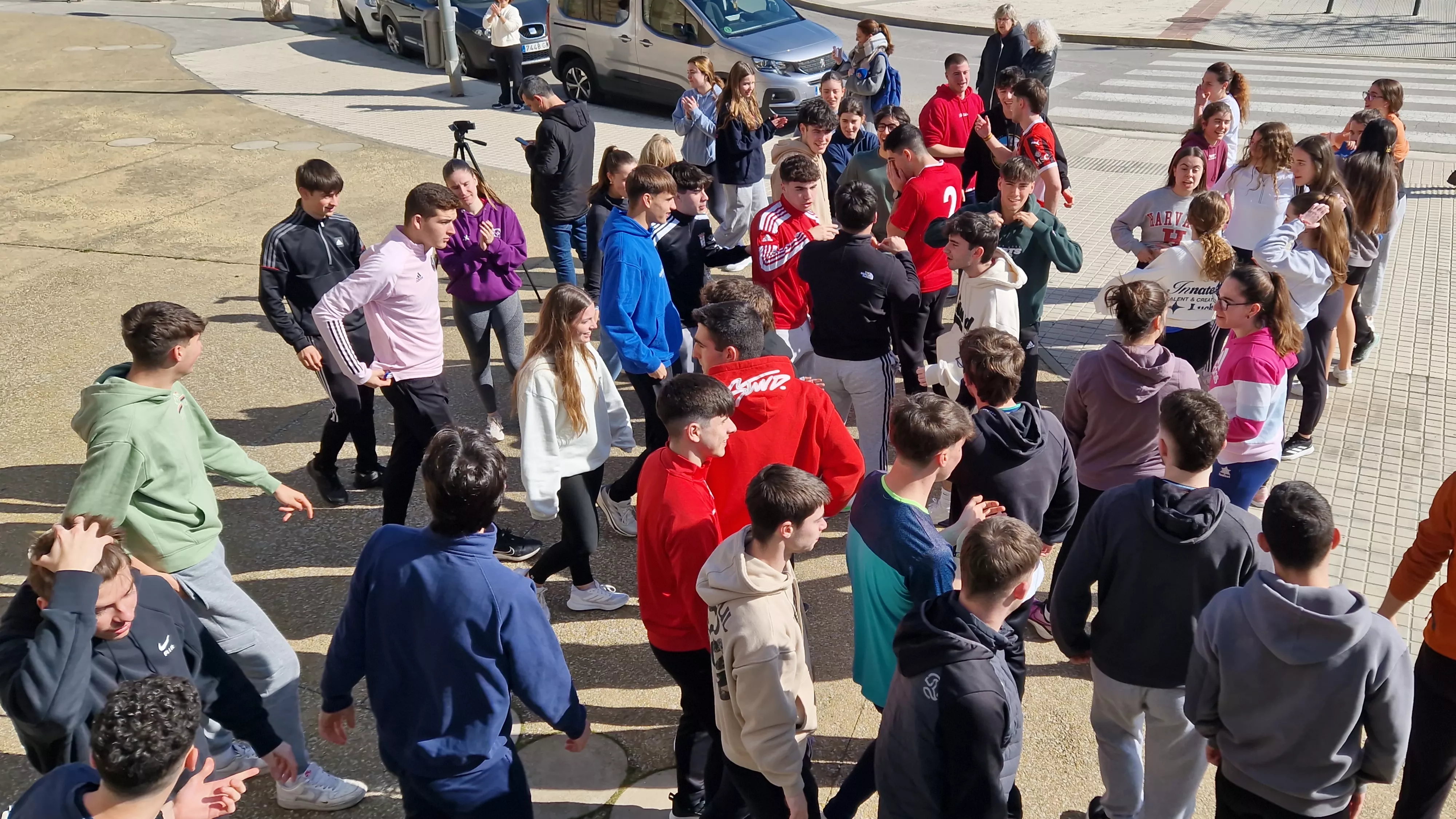 Flashmob de la Facultad de Ciencias de la Salud y del Deporte por el Día de la Mujer. Foto Myriam Martínez