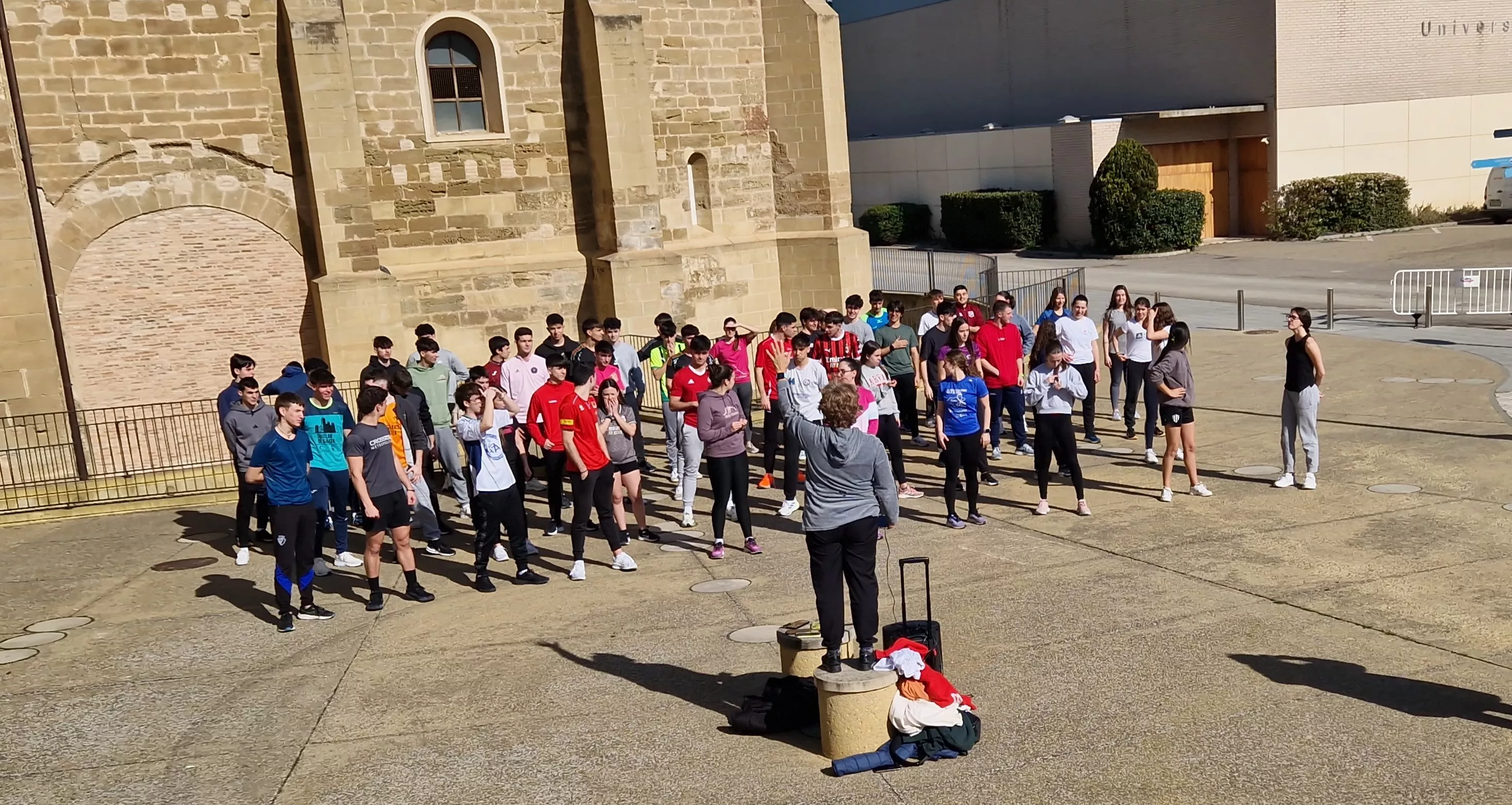 Flashmob de la Facultad de Ciencias de la Salud y del Deporte por el Día de la Mujer. Foto Myriam Martínez