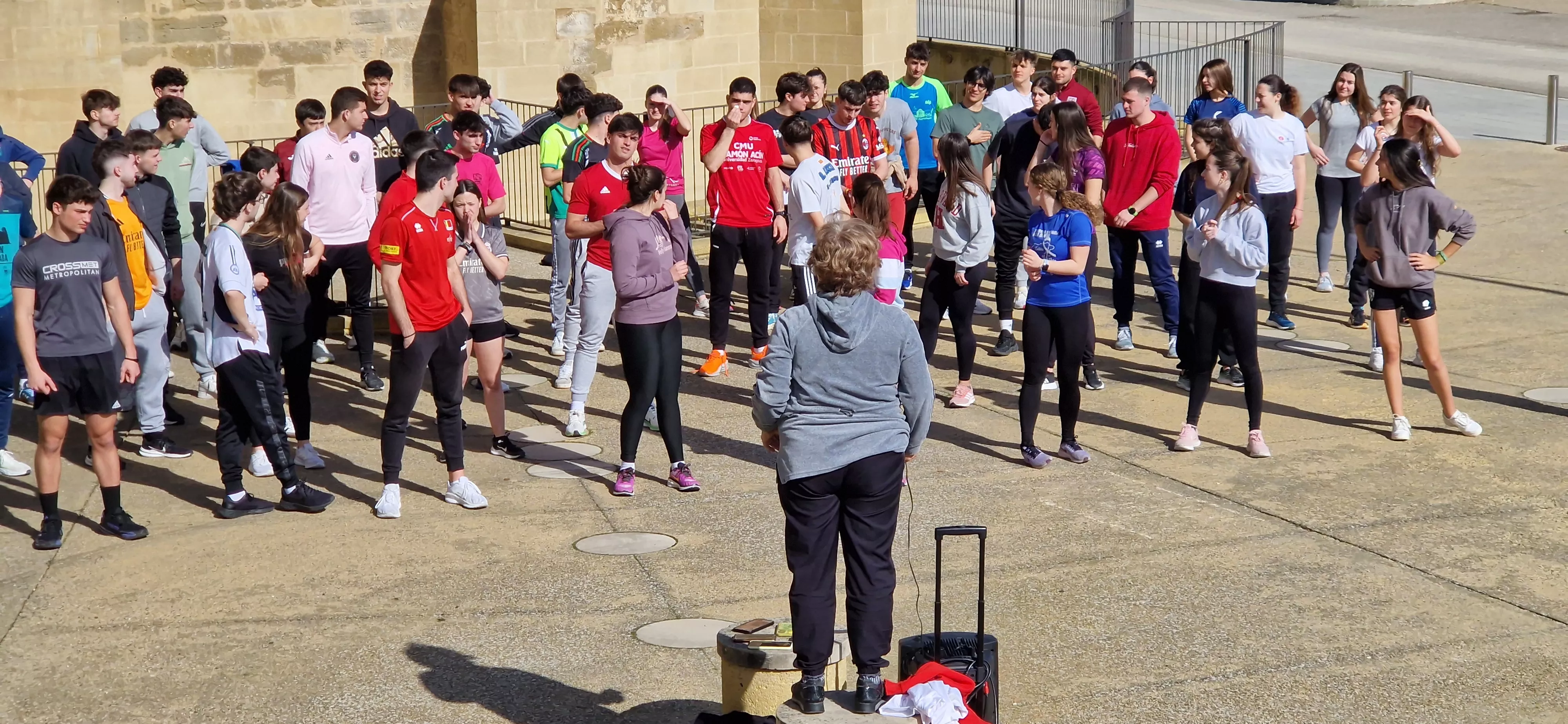 Flashmob de la Facultad de Ciencias de la Salud y del Deporte por el Día de la Mujer. Foto Myriam Martínez