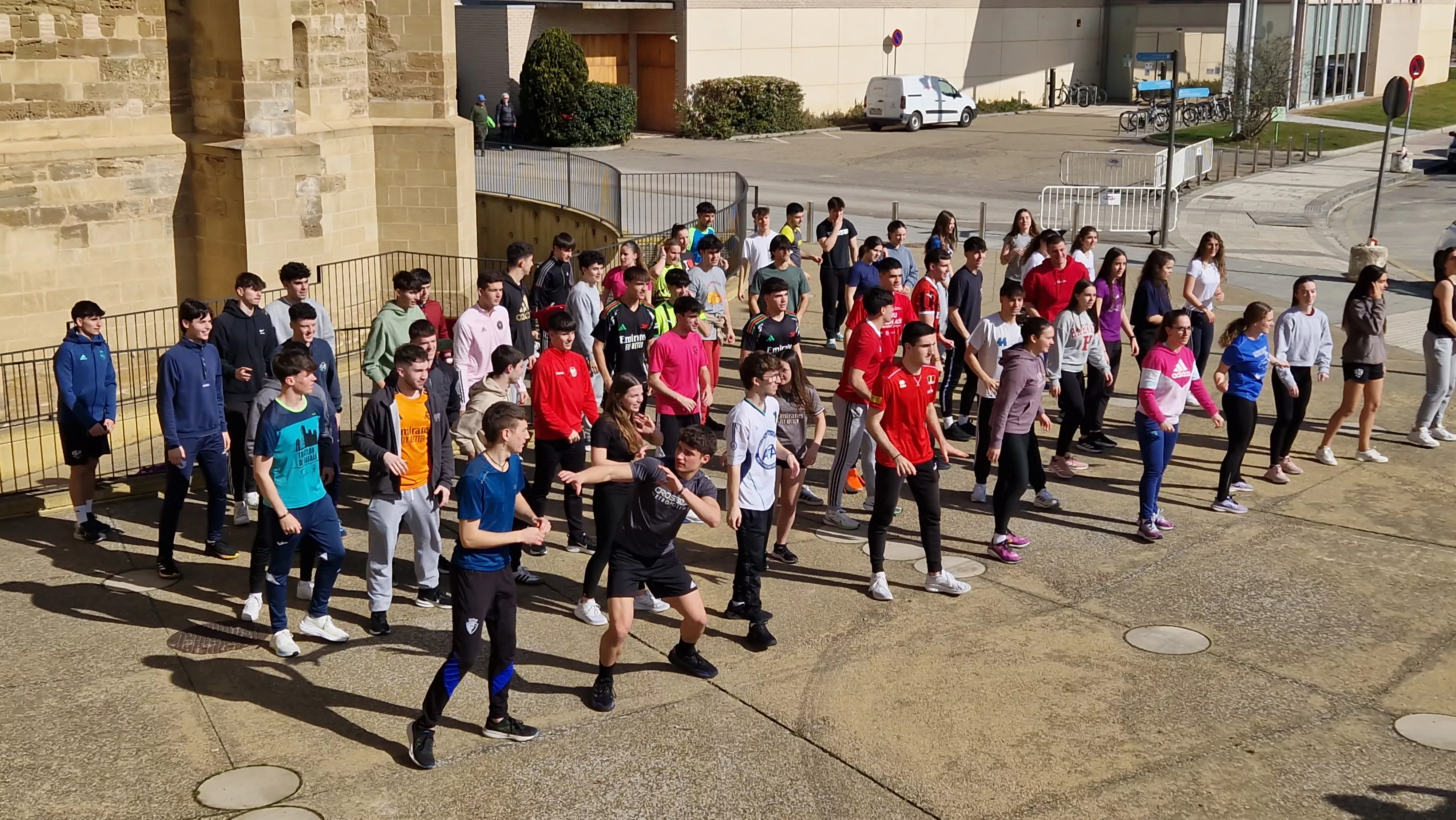 Flashmob de la Facultad de Ciencias de la Salud y del Deporte por el Día de la Mujer. Foto Myriam Martínez