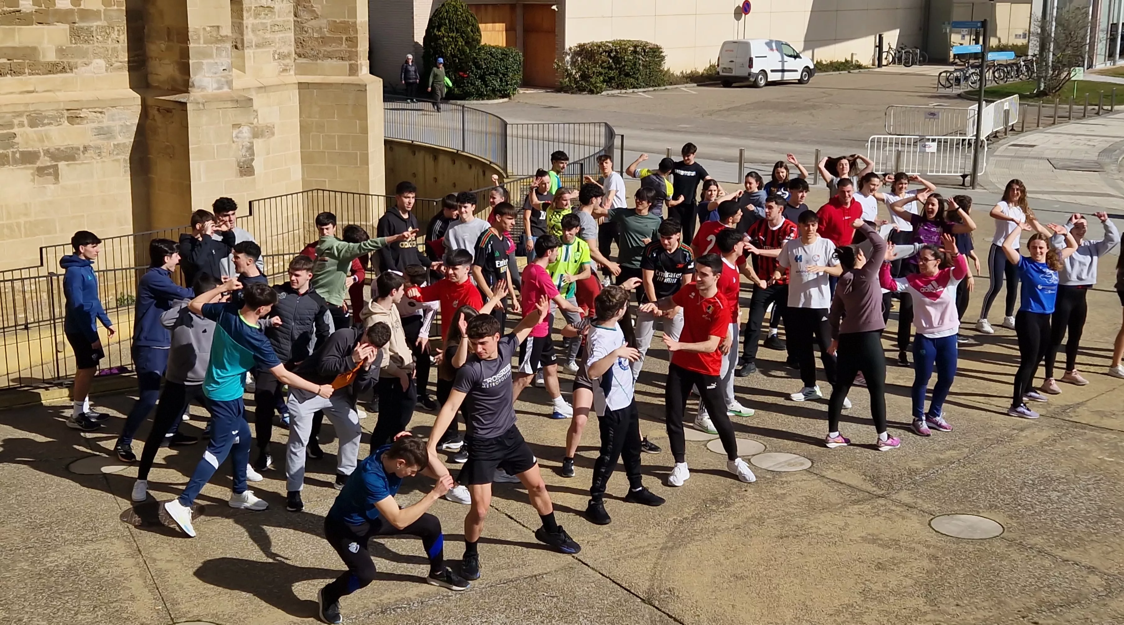 Flashmob de la Facultad de Ciencias de la Salud y del Deporte por el Día de la Mujer. Foto Myriam Martínez