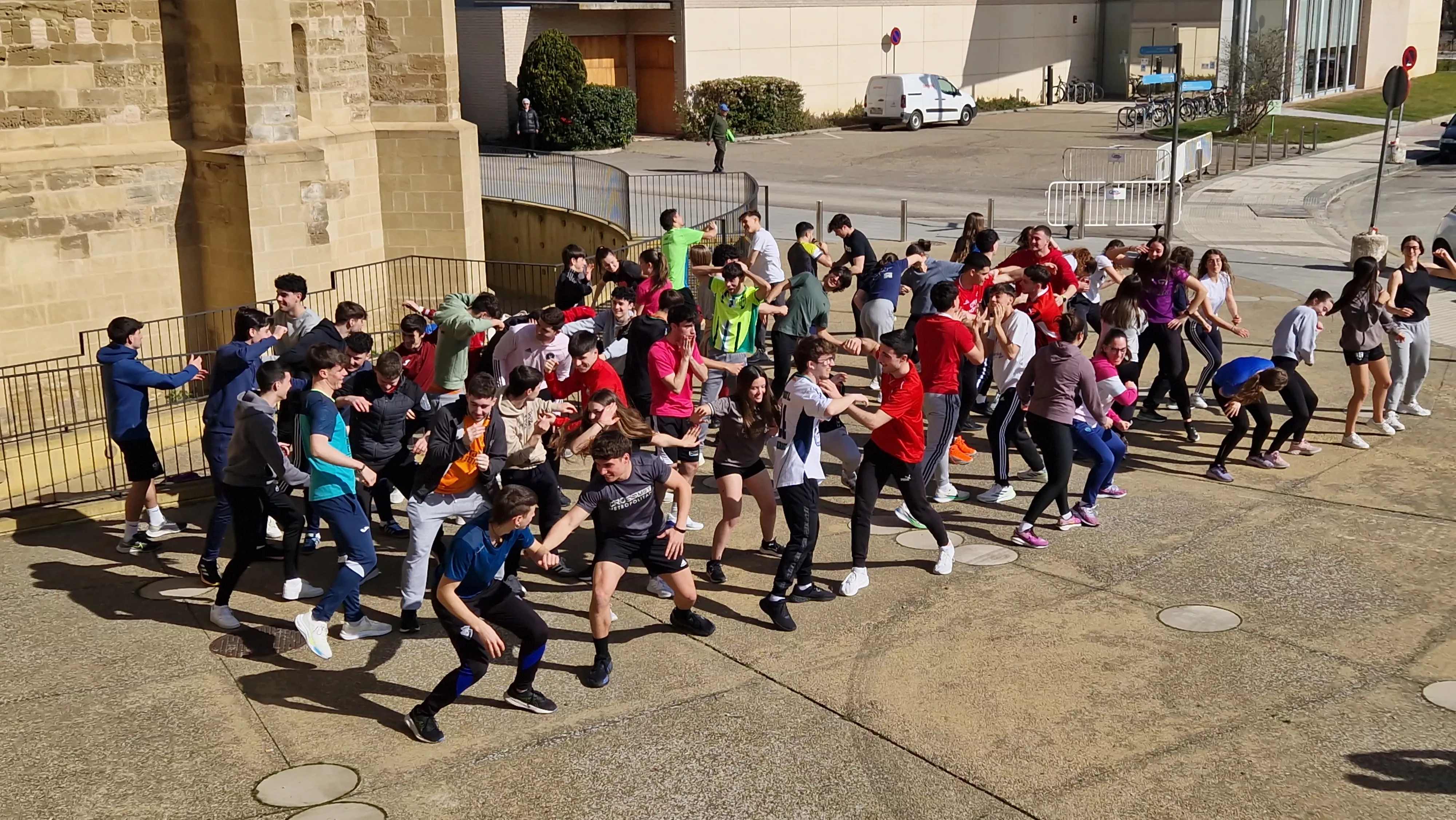 Flashmob de la Facultad de Ciencias de la Salud y del Deporte por el Día de la Mujer. Foto Myriam Martínez