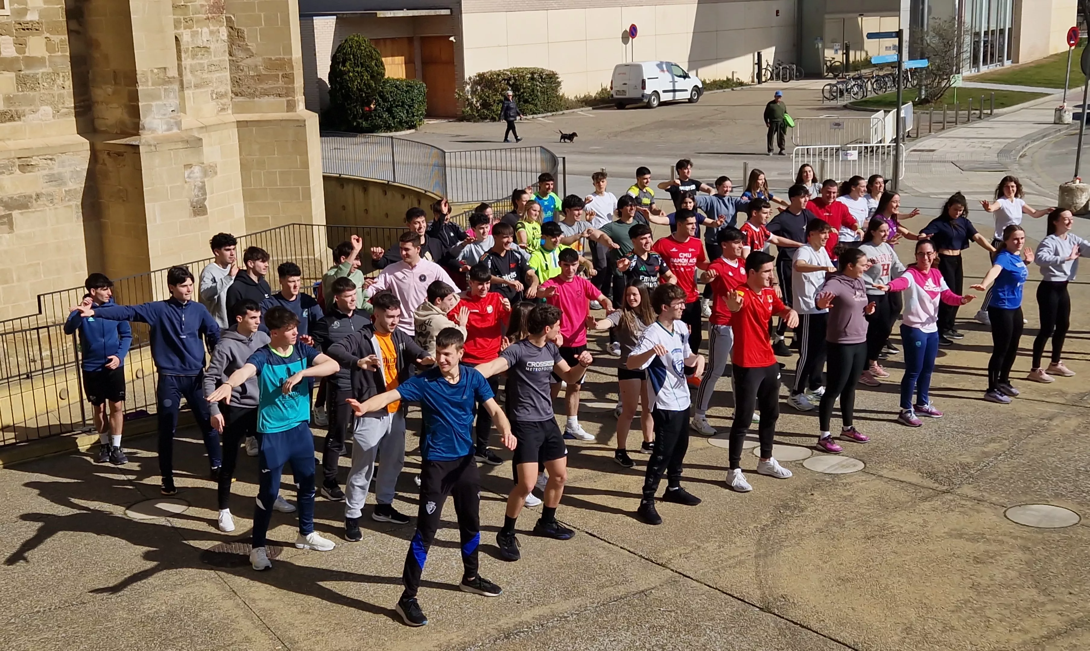 Flashmob de la Facultad de Ciencias de la Salud y del Deporte por el Día de la Mujer. Foto Myriam Martínez