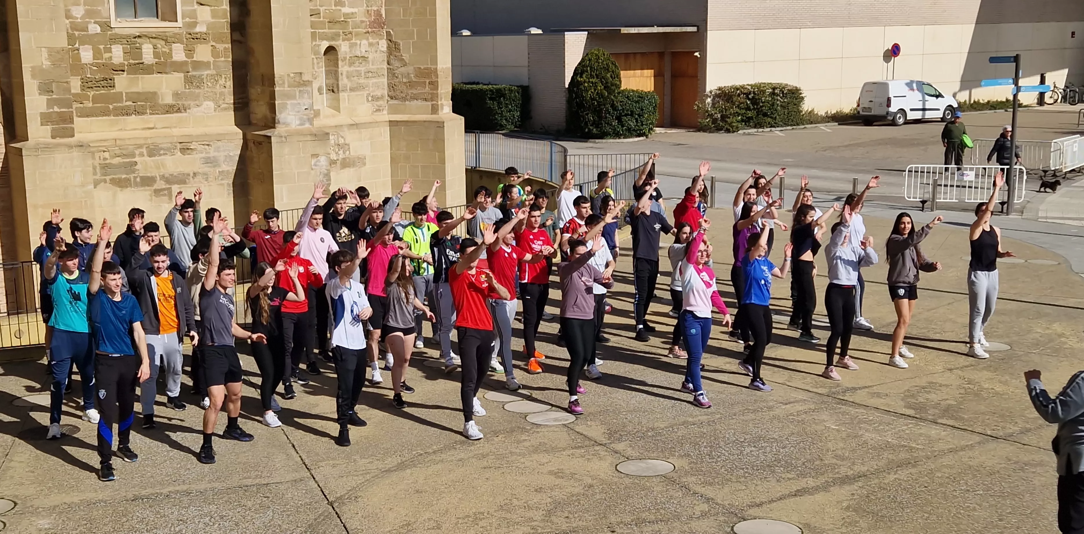 Flashmob de la Facultad de Ciencias de la Salud y del Deporte por el Día de la Mujer. Foto Myriam Martínez
