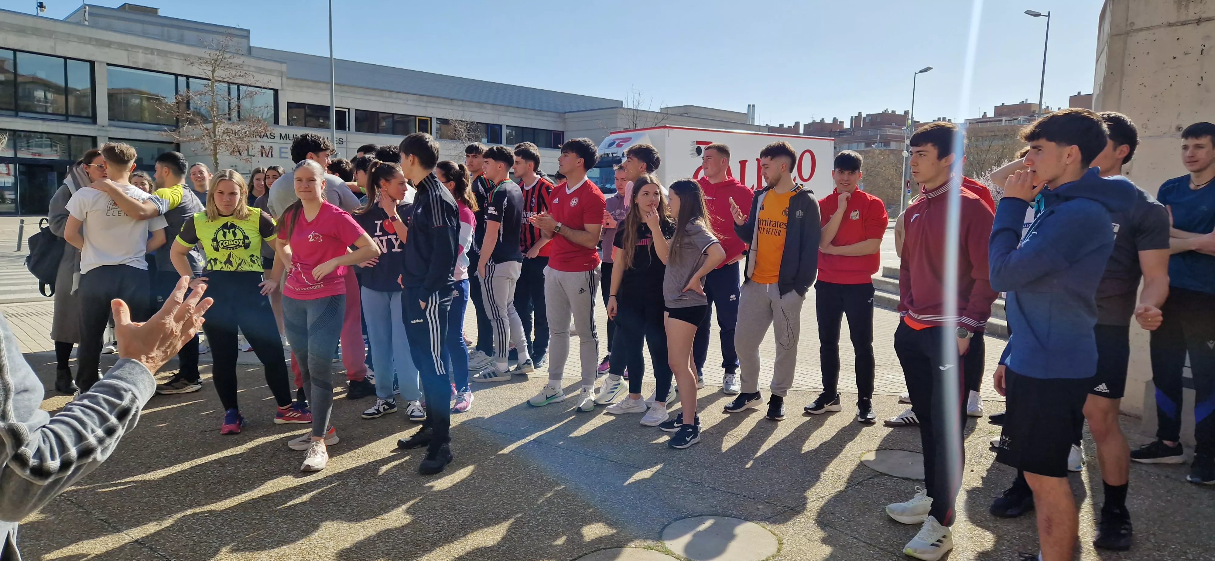 Flashmob de la Facultad de Ciencias de la Salud y del Deporte por el Día de la Mujer. Foto Myriam Martínez