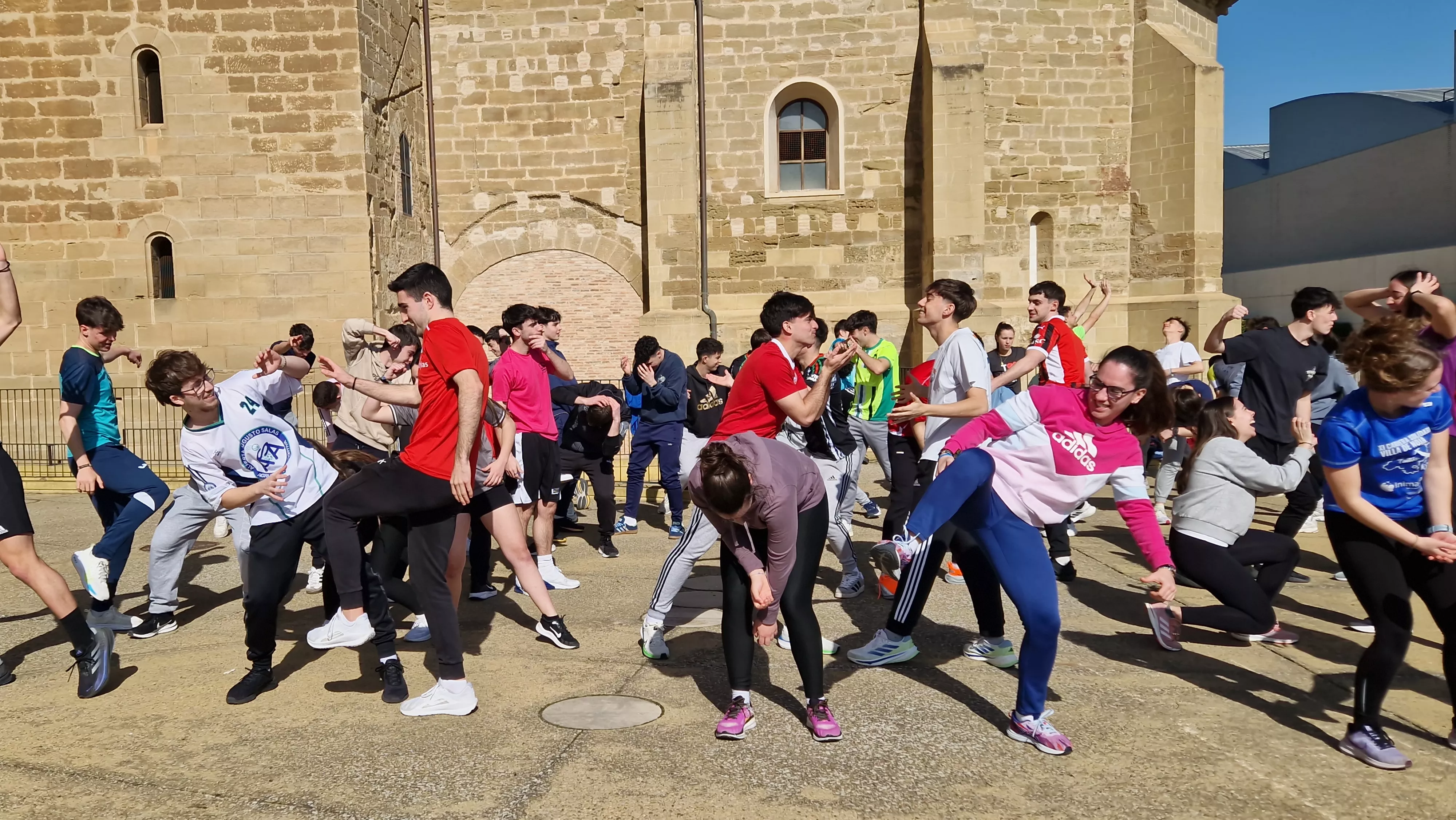 Flashmob de la Facultad de Ciencias de la Salud y del Deporte por el Día de la Mujer. Foto Myriam Martínez