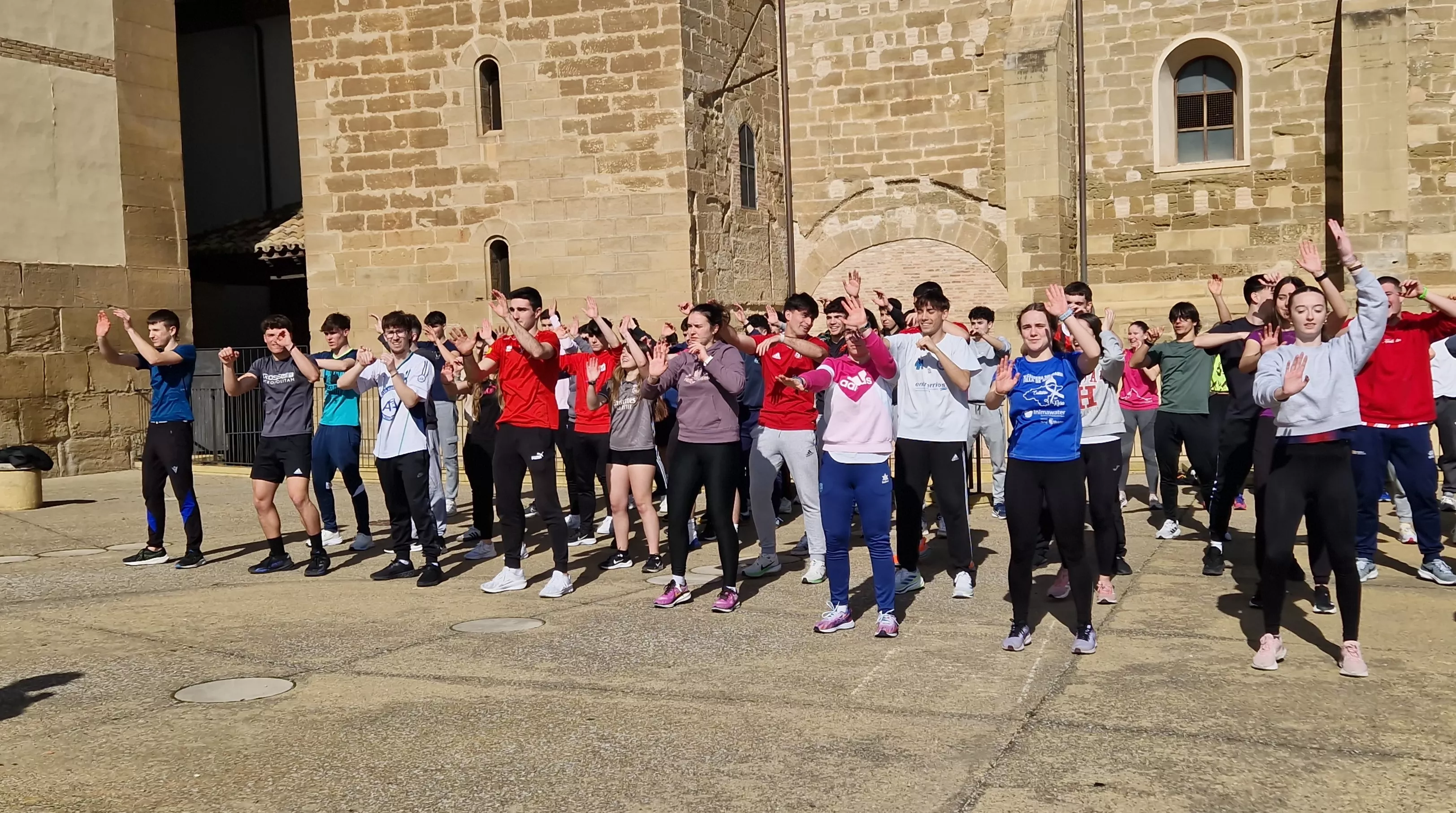 Flashmob de la Facultad de Ciencias de la Salud y del Deporte por el Día de la Mujer. Foto Myriam Martínez