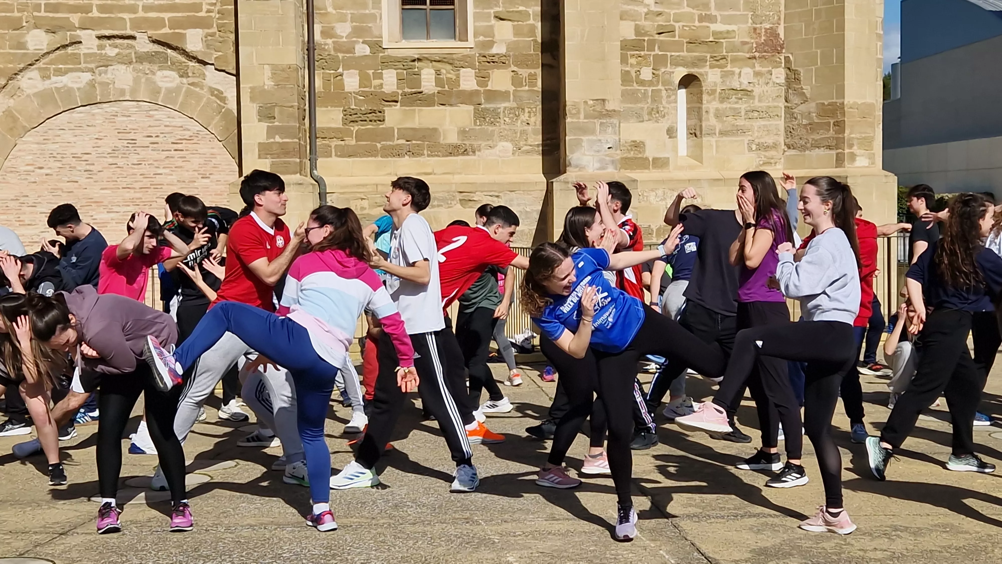 Flashmob de la Facultad de Ciencias de la Salud y del Deporte por el Día de la Mujer. Foto Myriam Martínez
