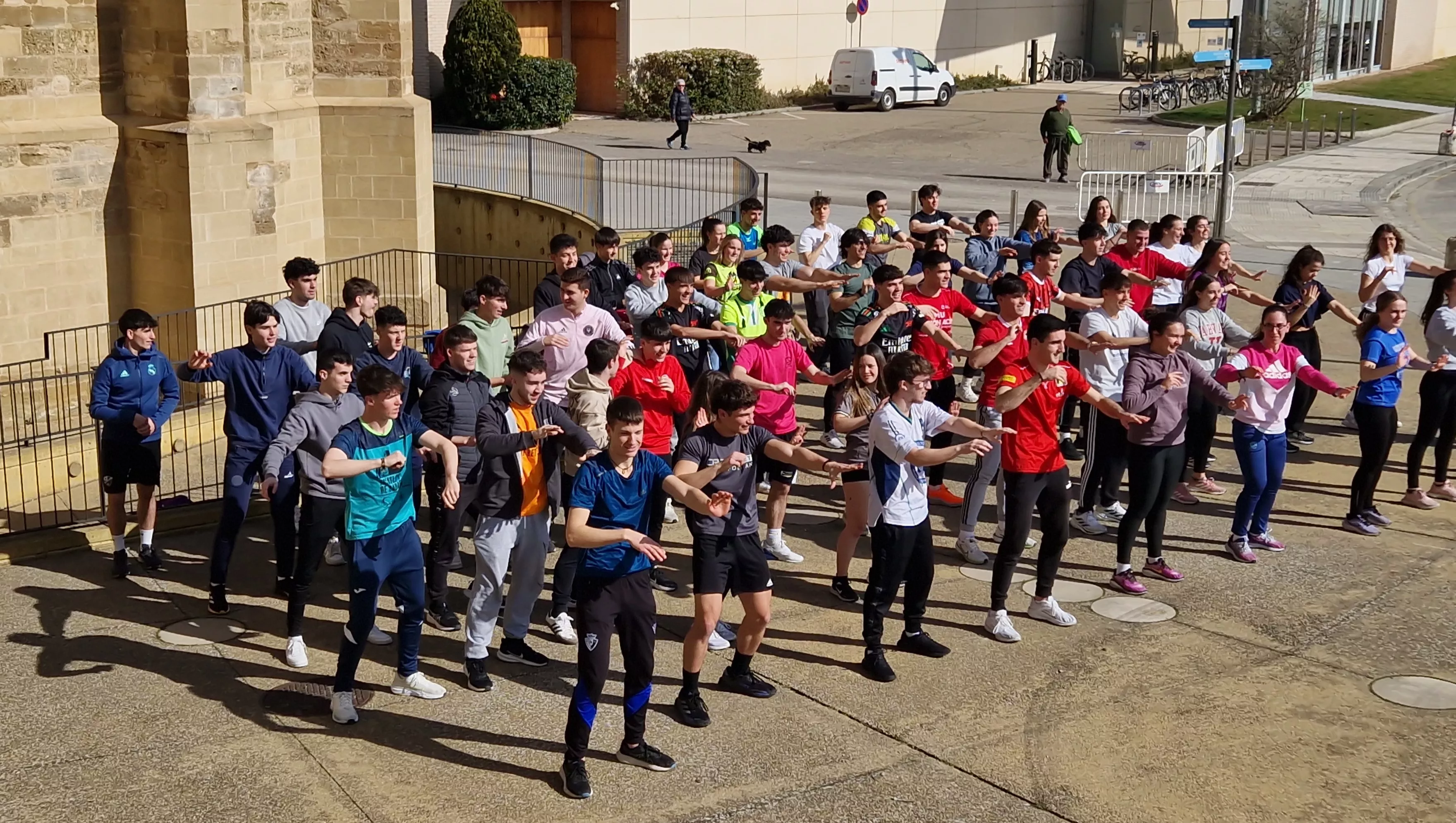 Flashmob de la Facultad de Ciencias de la Salud y del Deporte por el Día de la Mujer. Foto Myriam Martínez