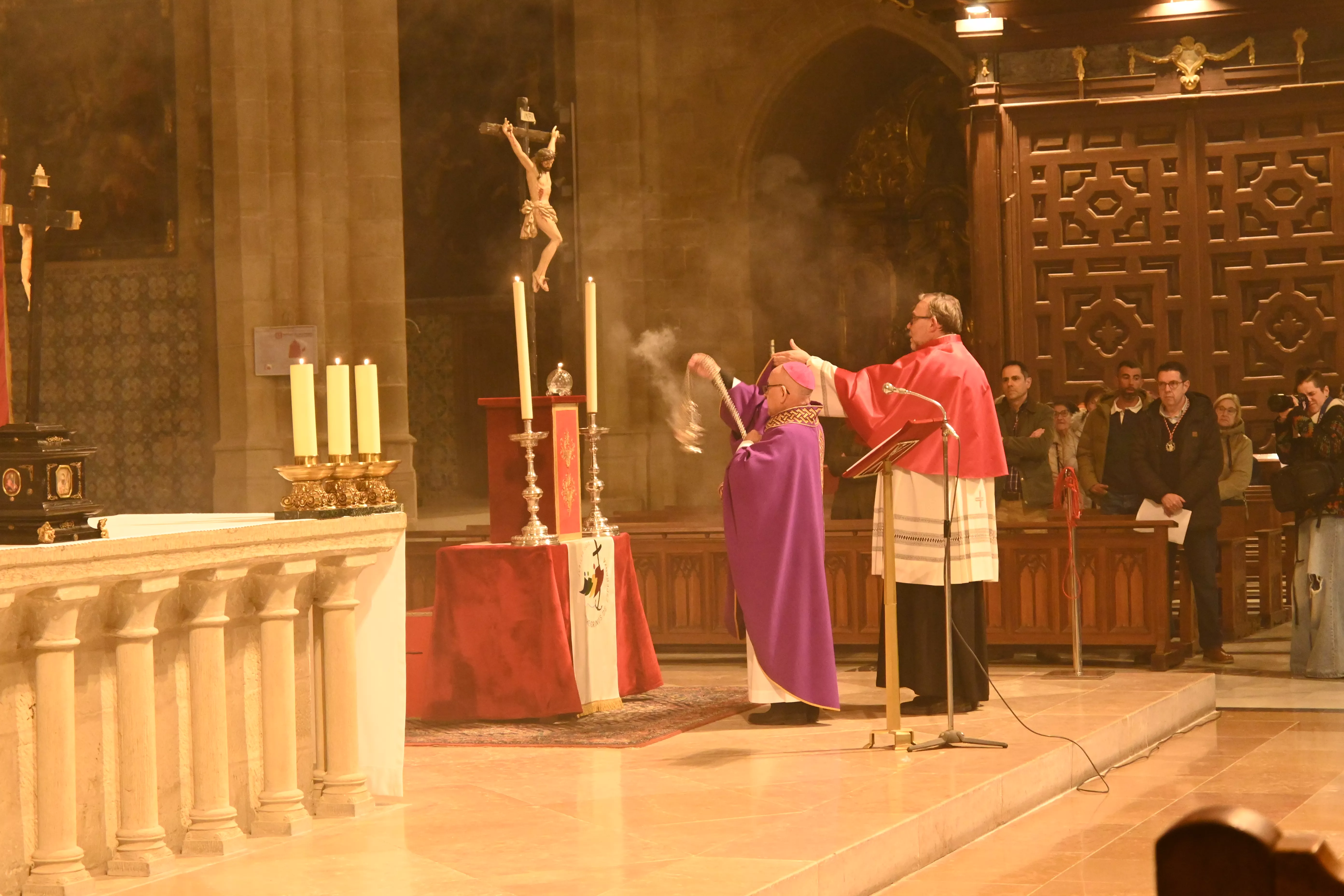Miércoles de Ceniza en la Catedral de Huesca. Foto Carlos Jalle González