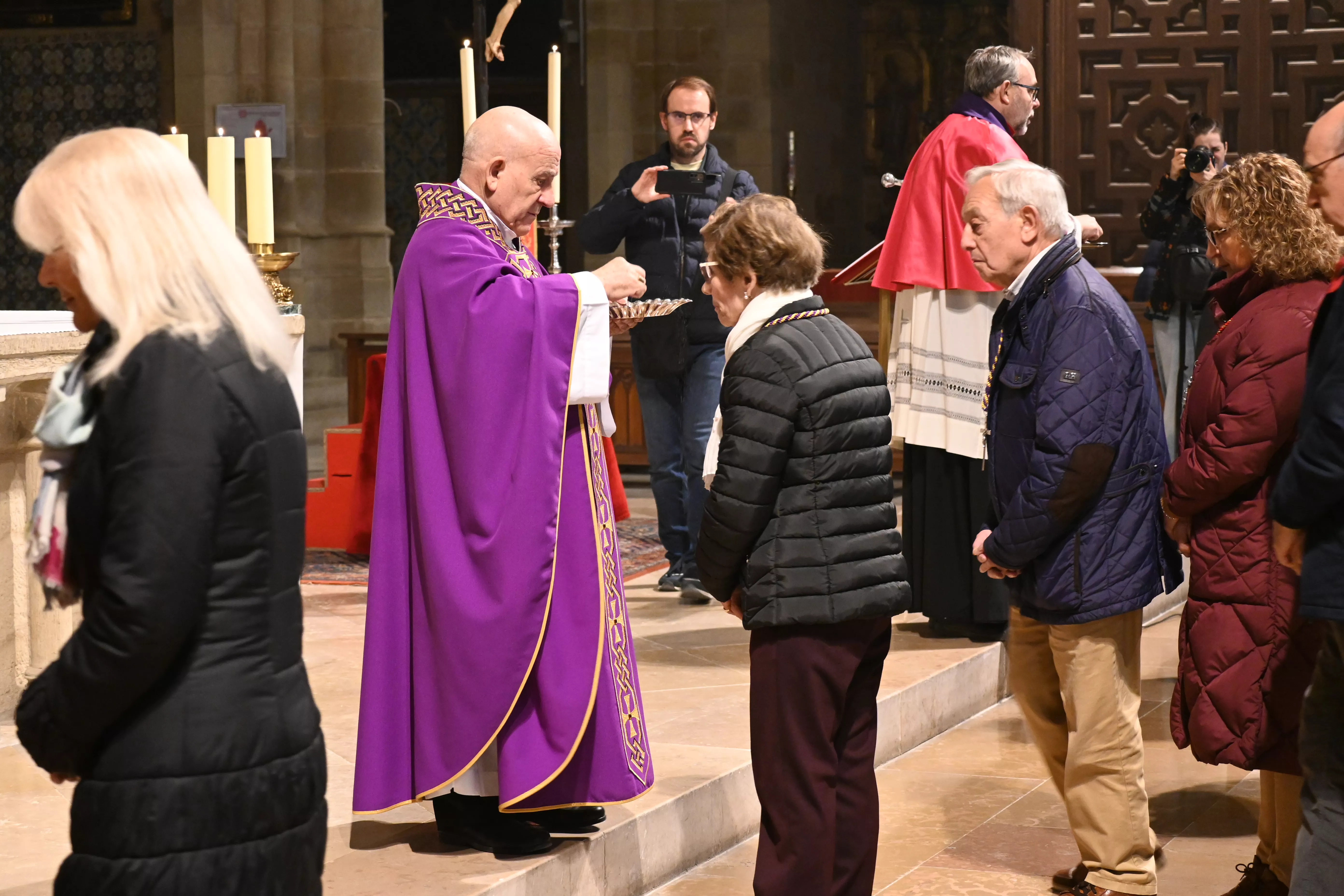 Miércoles de Ceniza en la Catedral de Huesca. Foto Carlos Jalle González