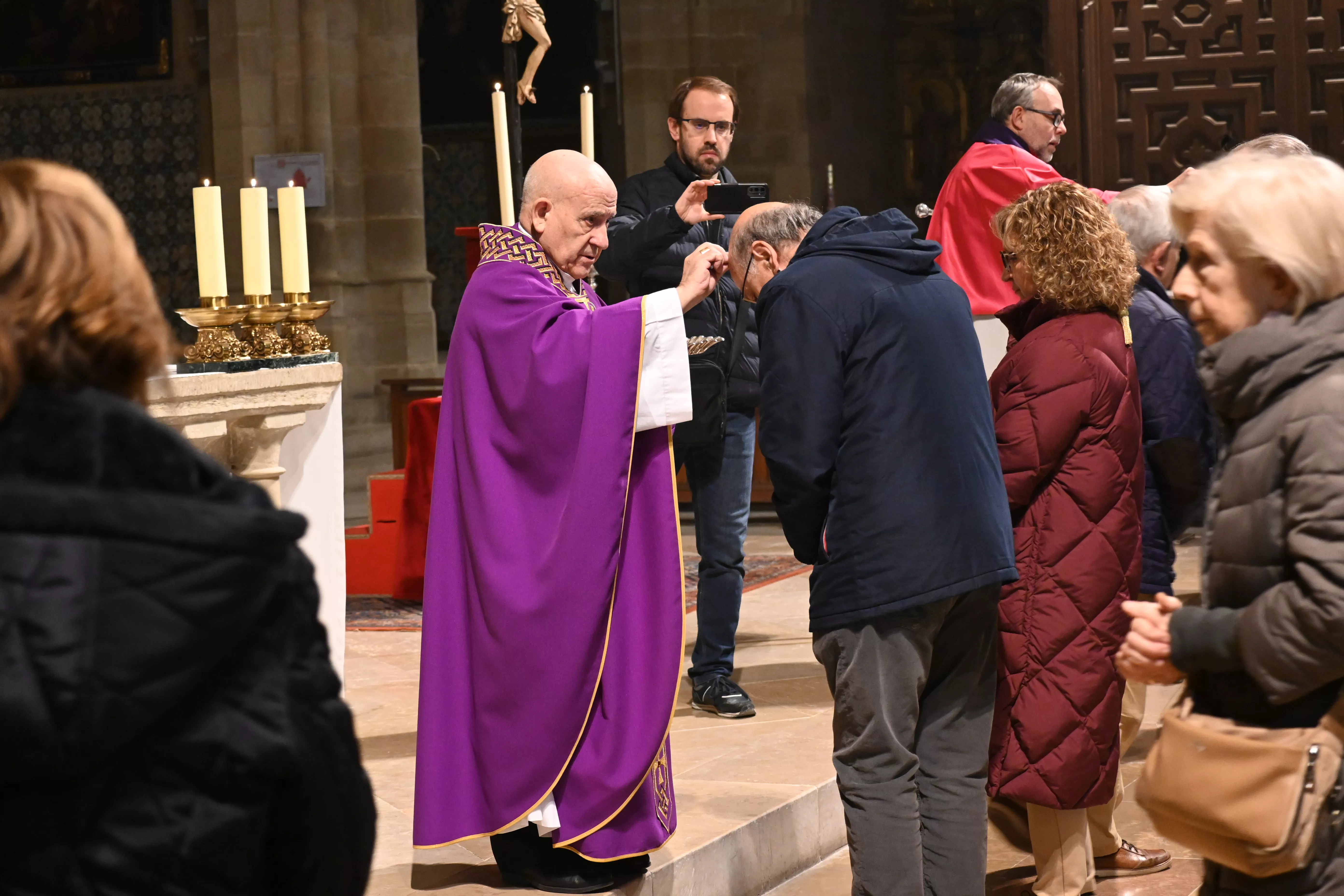 Miércoles de Ceniza en la Catedral de Huesca. Foto Carlos Jalle González