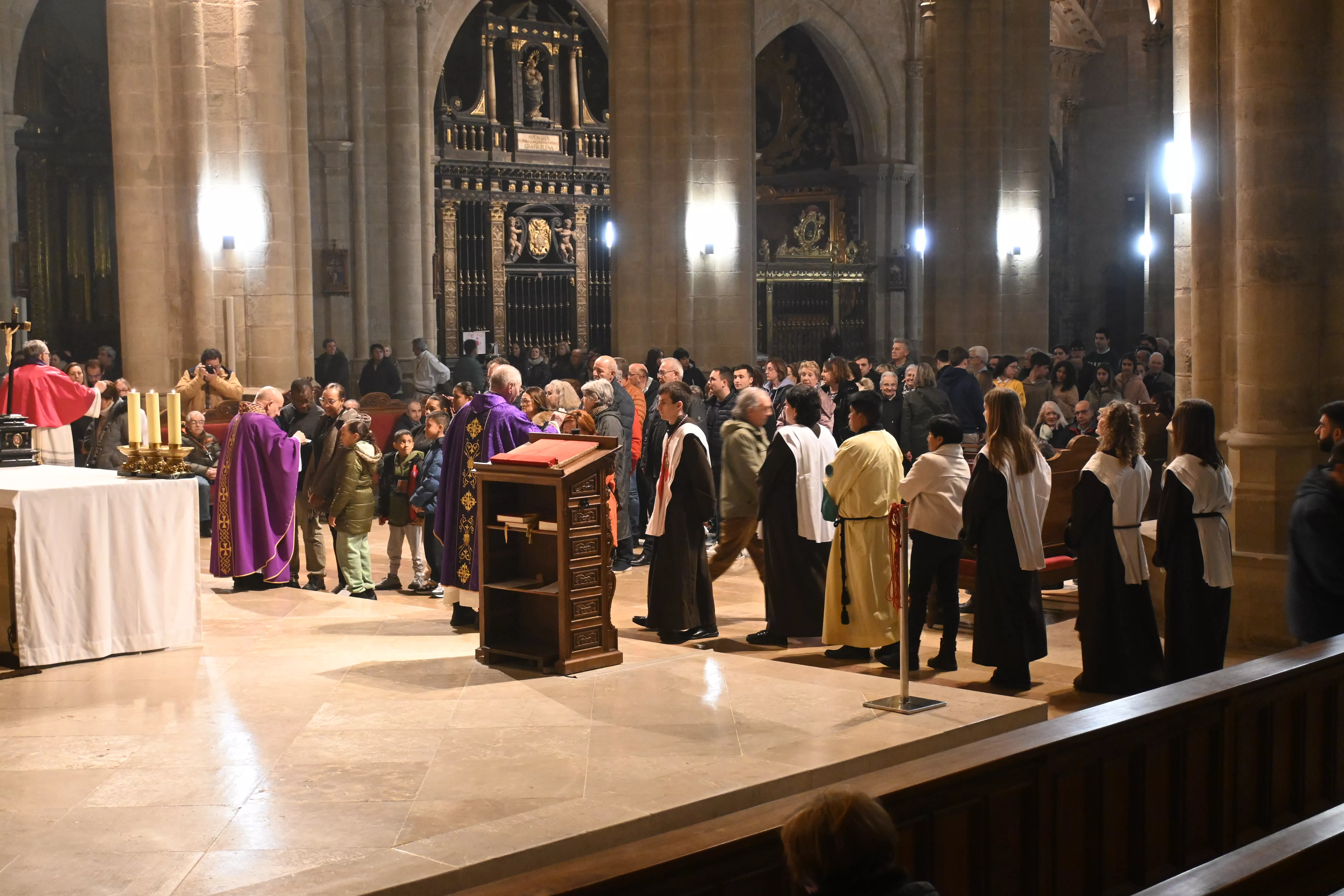 Miércoles de Ceniza en la Catedral de Huesca. Foto Carlos Jalle González