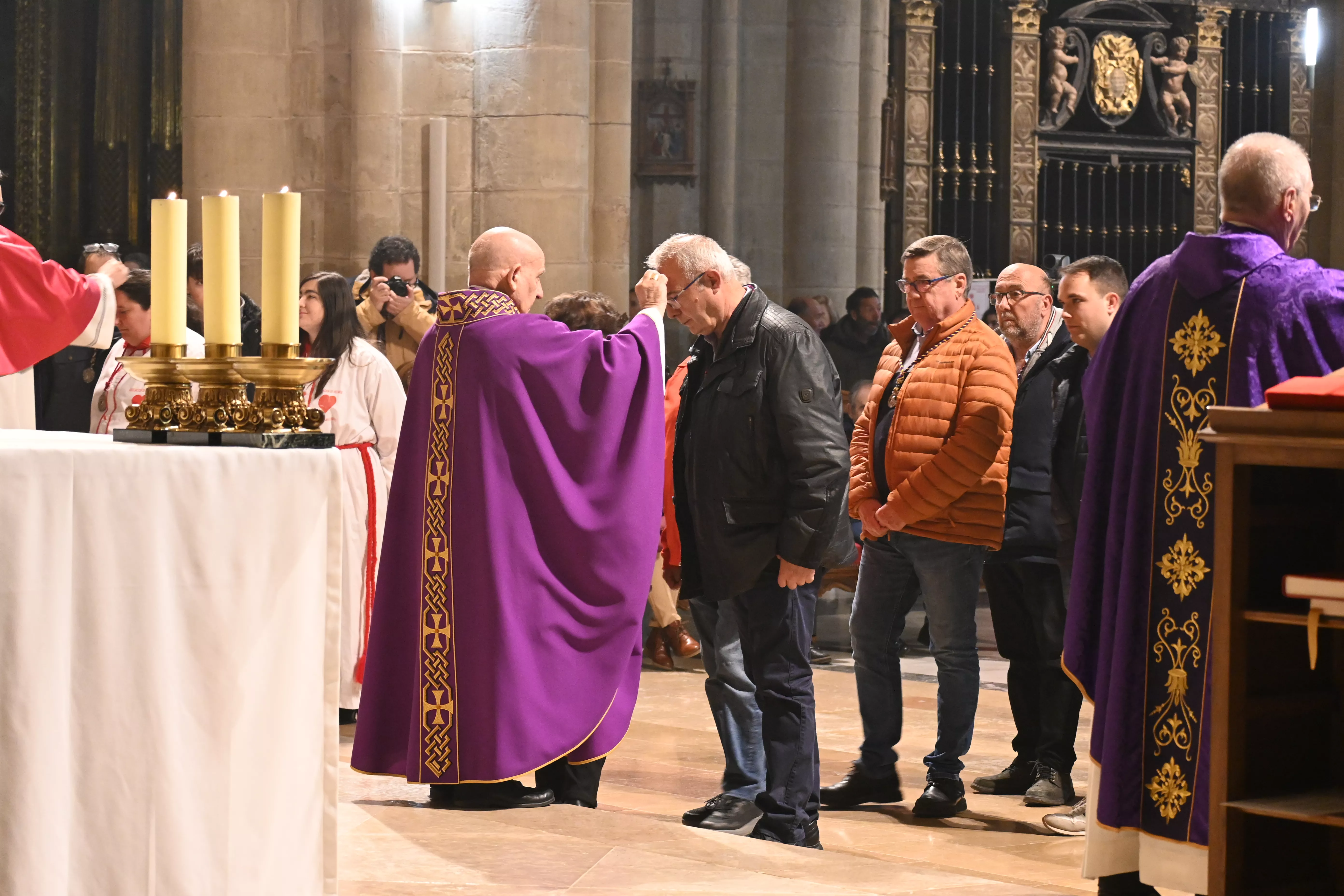 Miércoles de Ceniza en la Catedral de Huesca. Foto Carlos Jalle González