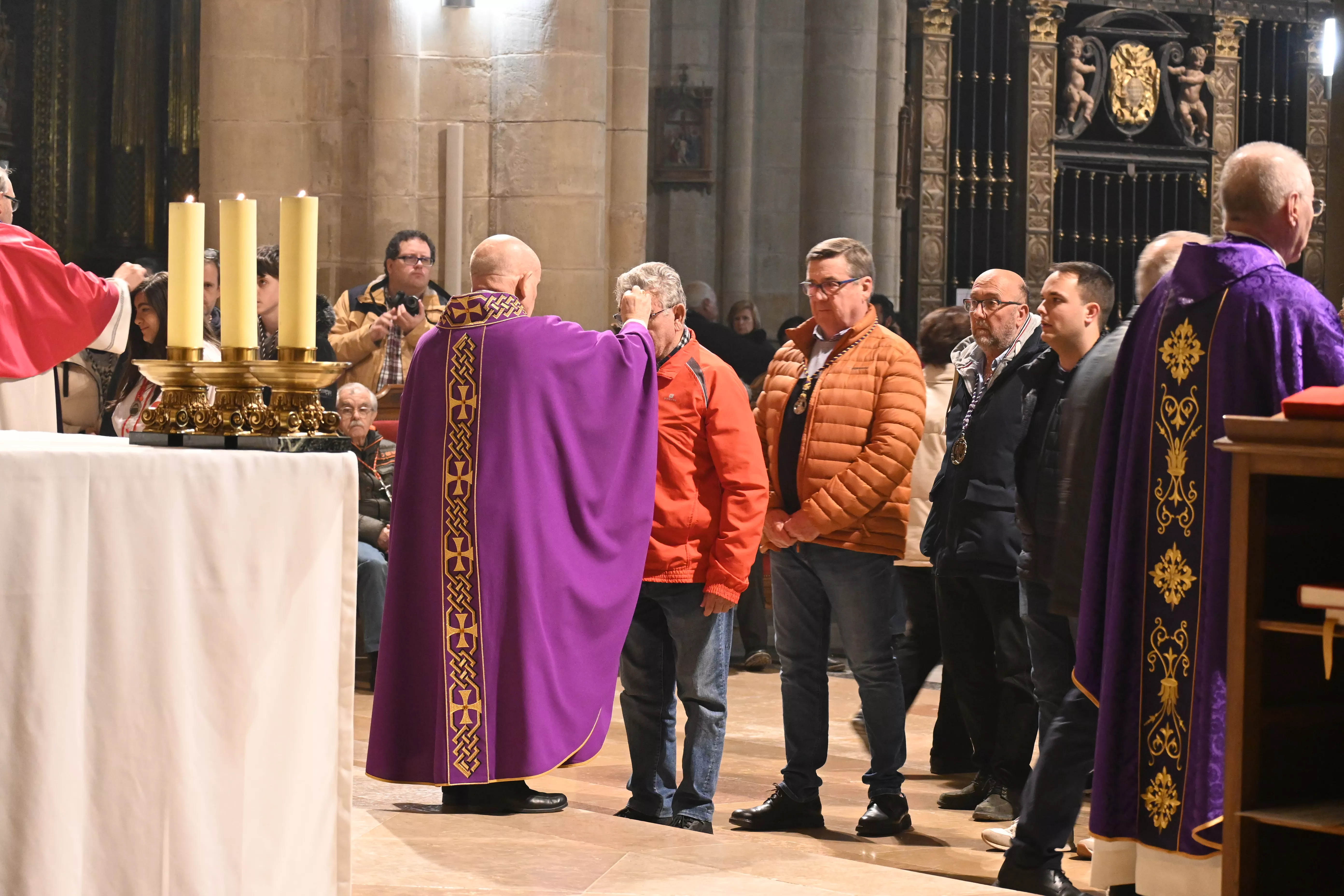 Miércoles de Ceniza en la Catedral de Huesca. Foto Carlos Jalle González