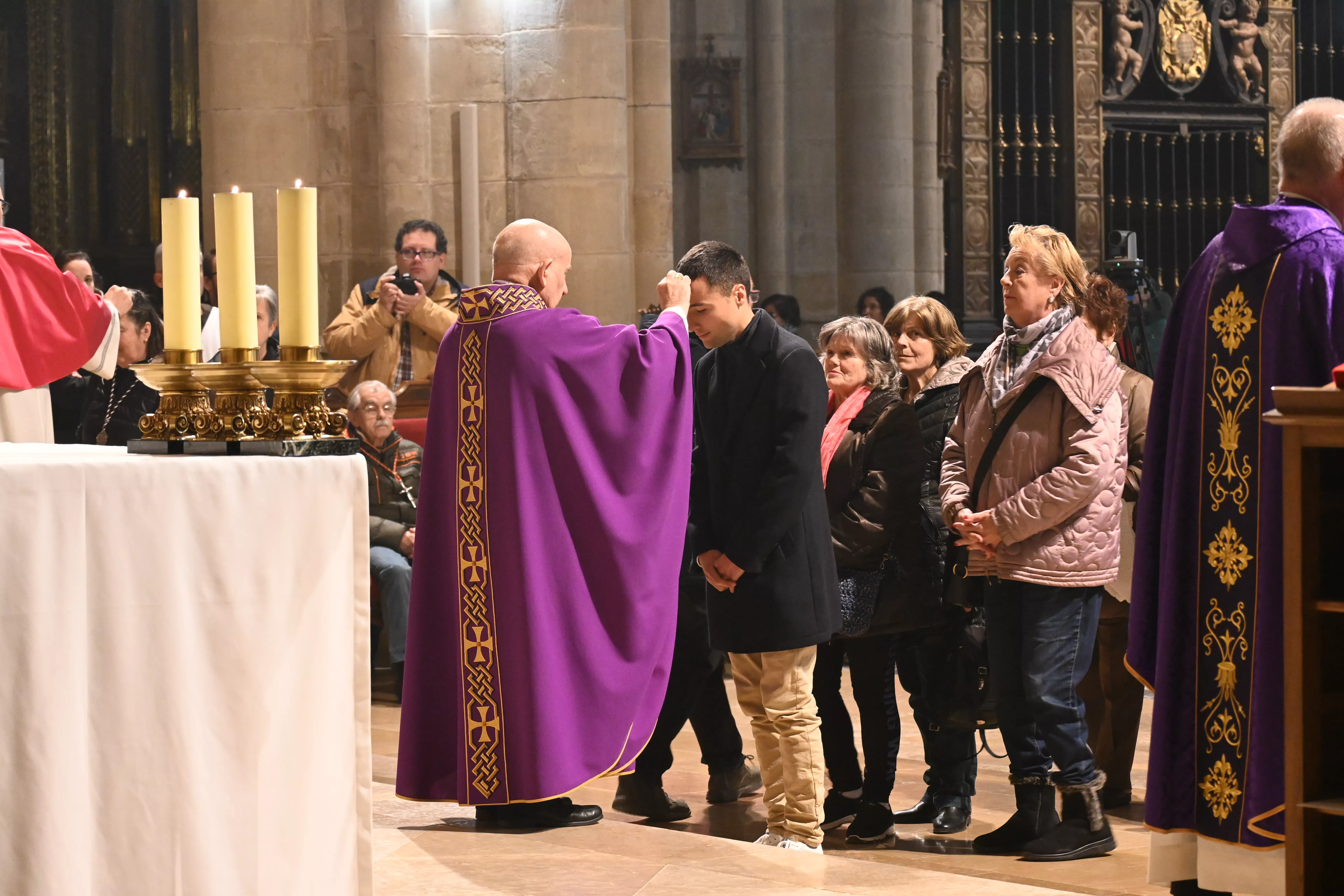 Miércoles de Ceniza en la Catedral de Huesca. Foto Carlos Jalle González
