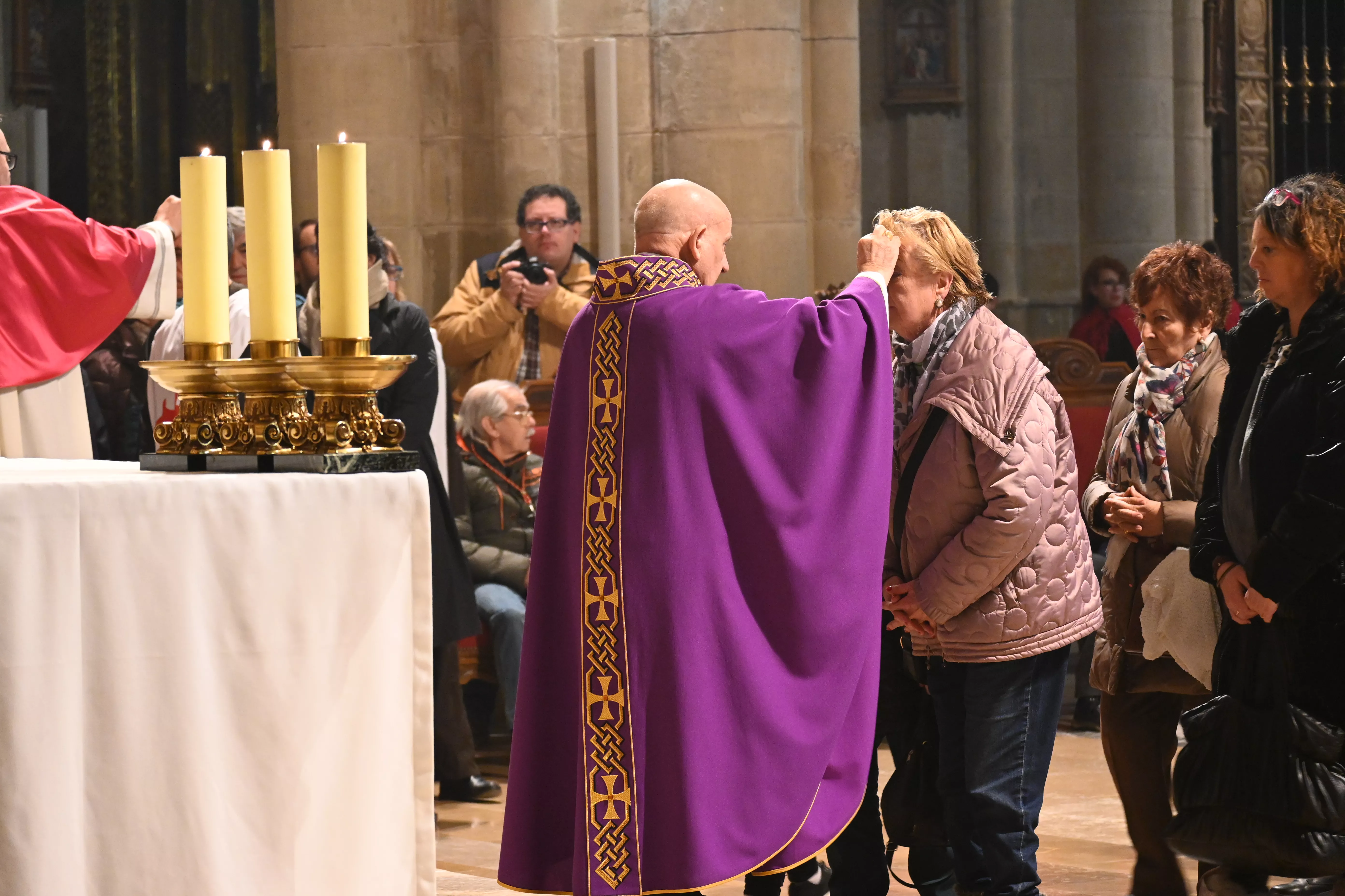 Miércoles de Ceniza en la Catedral de Huesca. Foto Carlos Jalle González