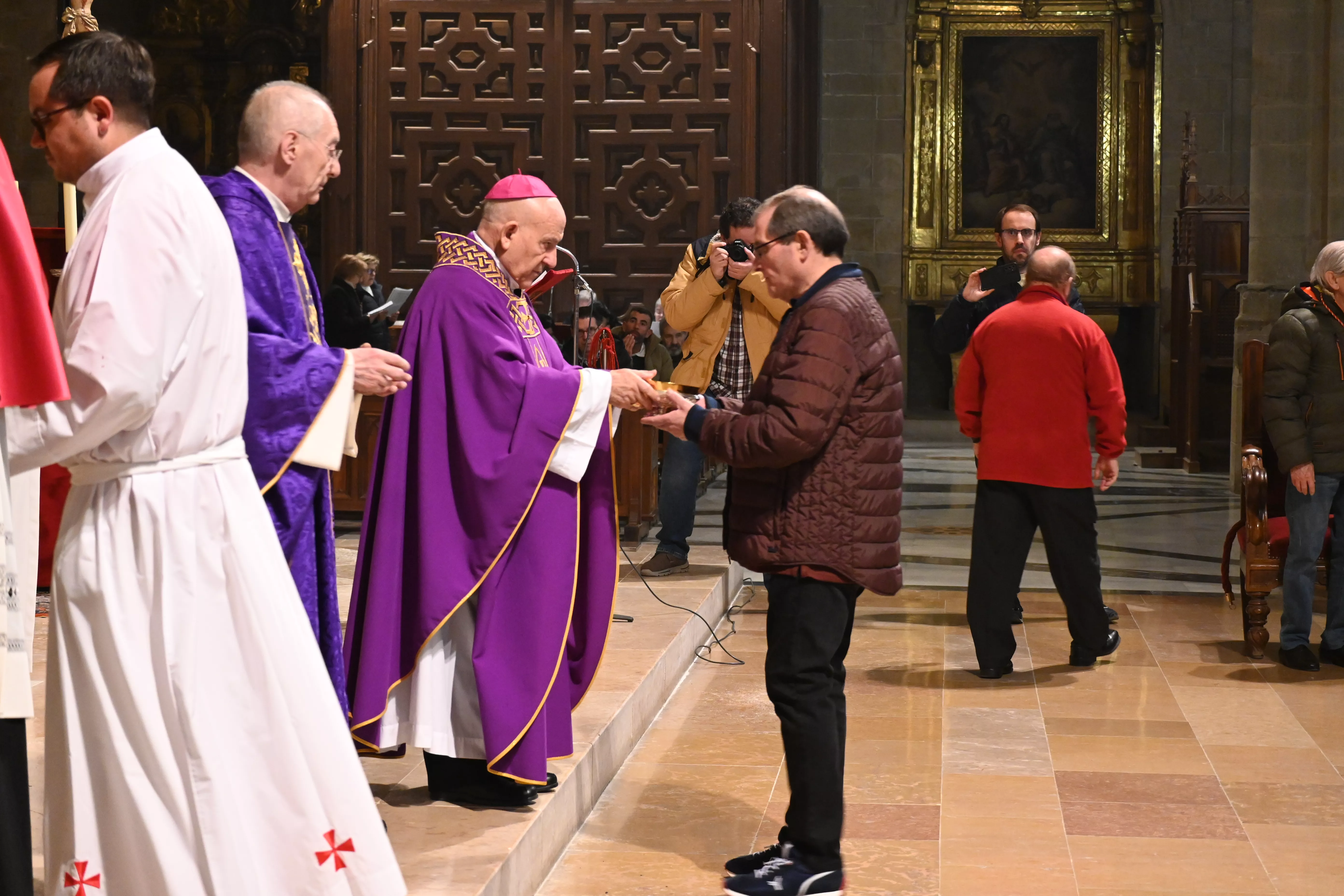 Miércoles de Ceniza en la Catedral de Huesca. Foto Carlos Jalle González