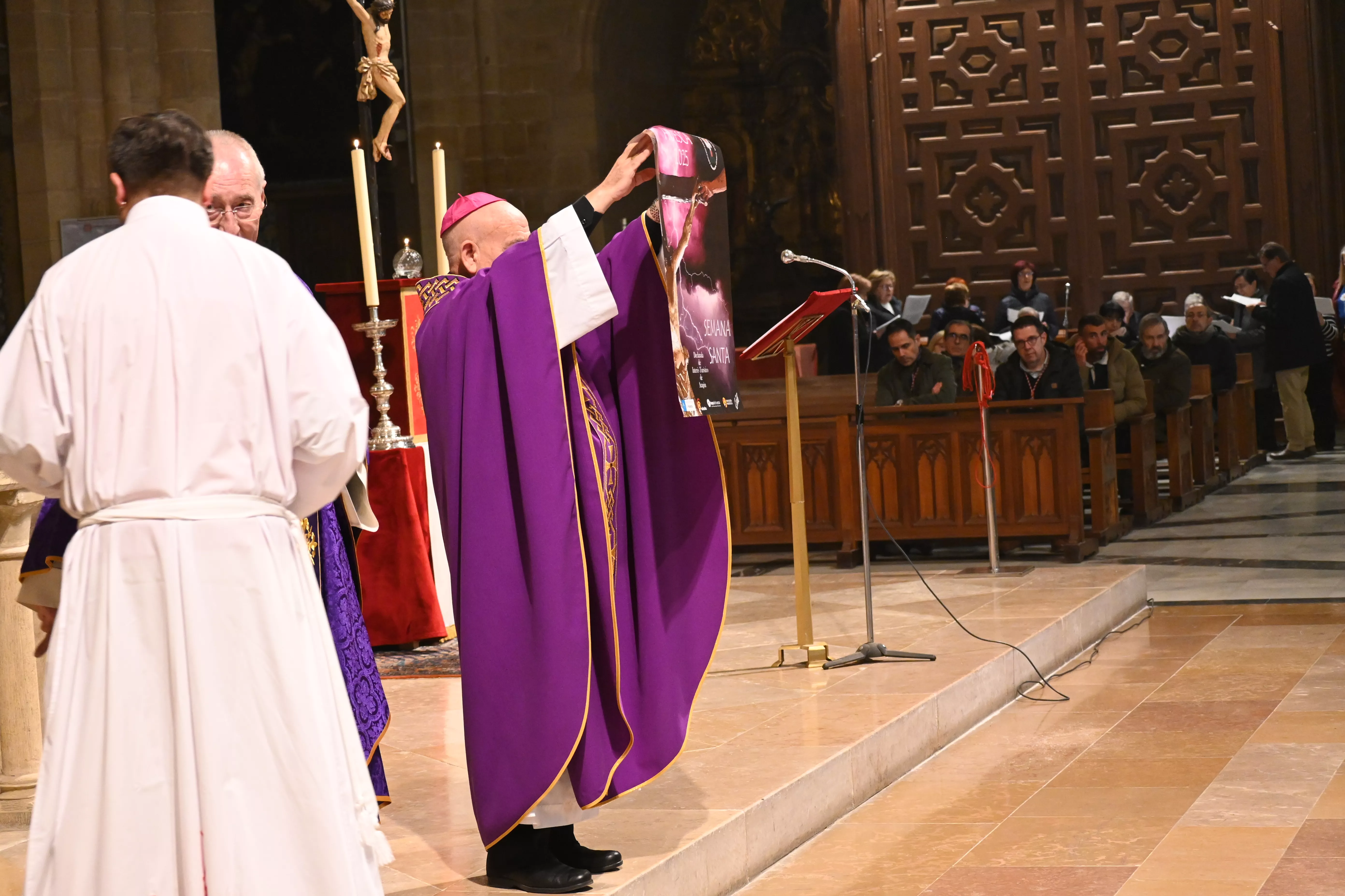 Miércoles de Ceniza en la Catedral de Huesca. Foto Carlos Jalle González