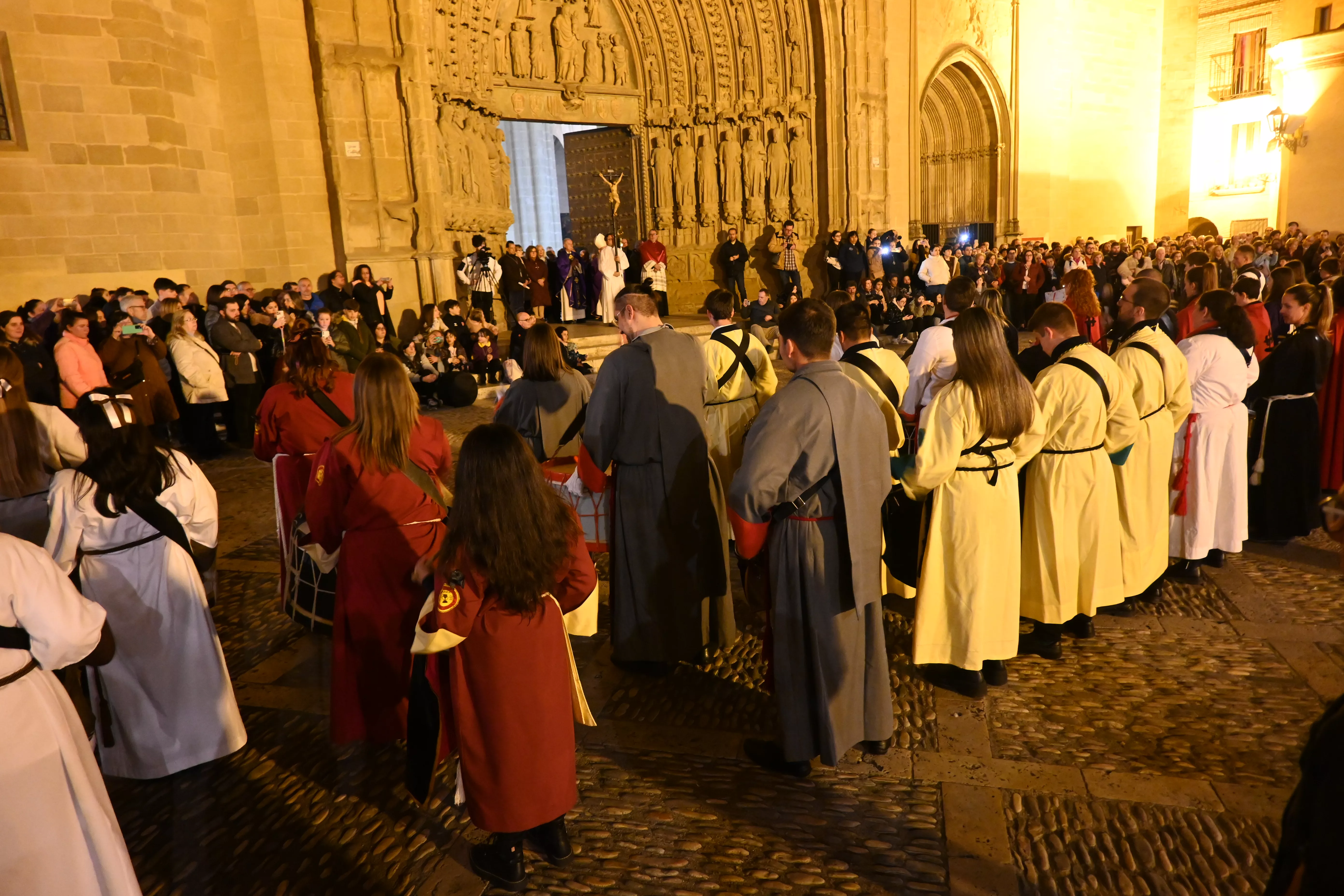 Miércoles de Ceniza en la Catedral de Huesca. Foto Carlos Jalle González