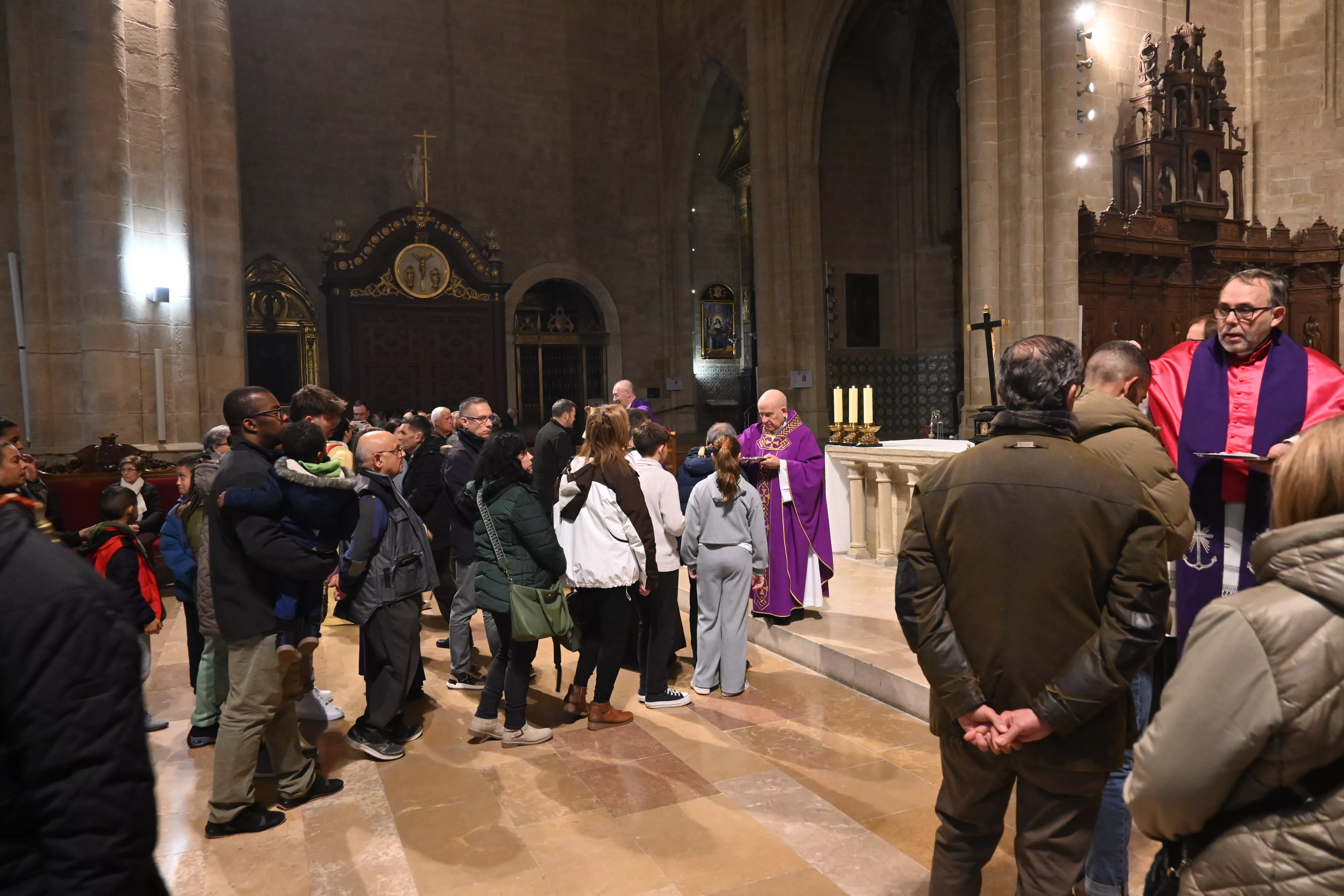 Miércoles de Ceniza en la Catedral de Huesca. Foto Carlos Jalle González
