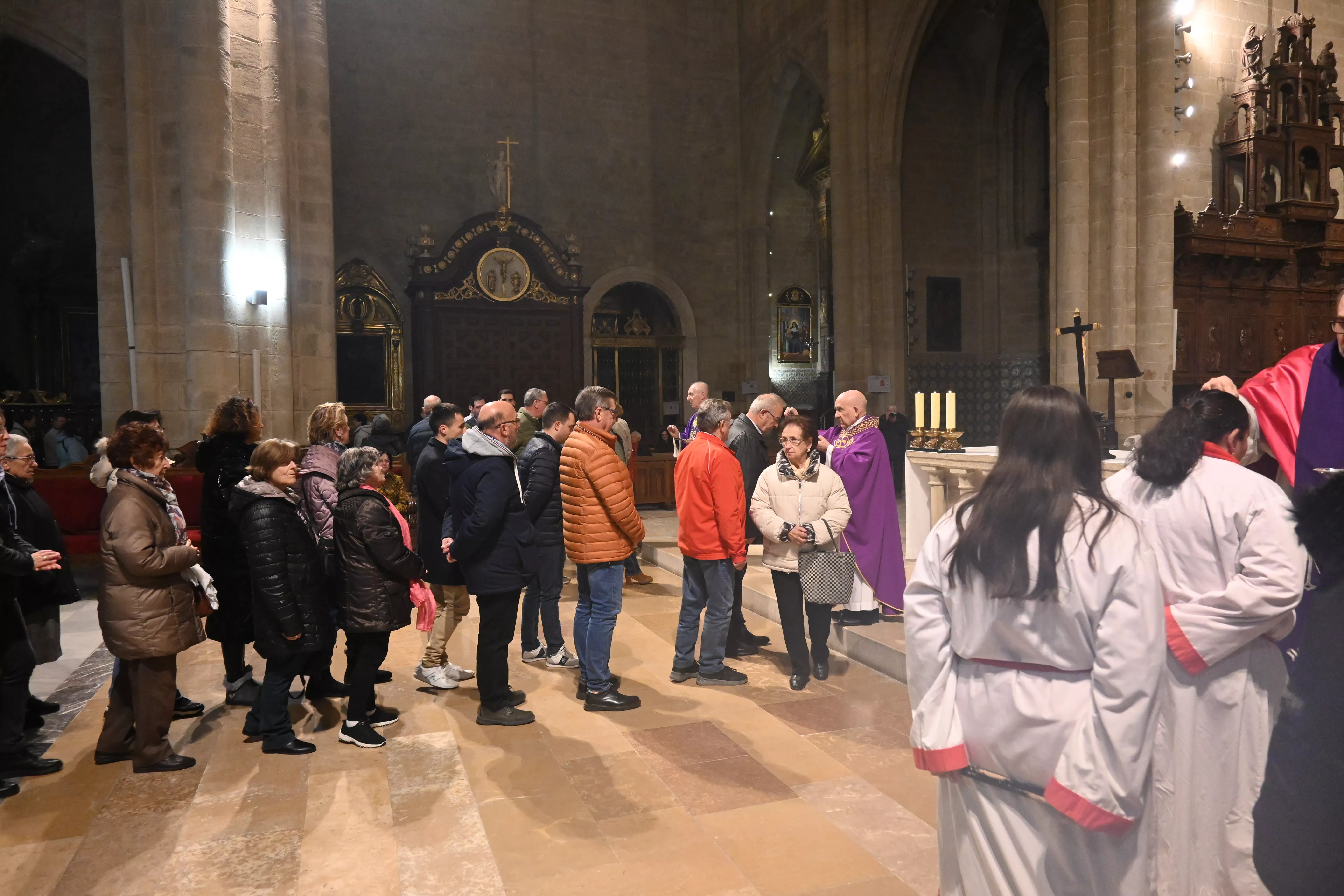 Miércoles de Ceniza en la Catedral de Huesca. Foto Carlos Jalle González