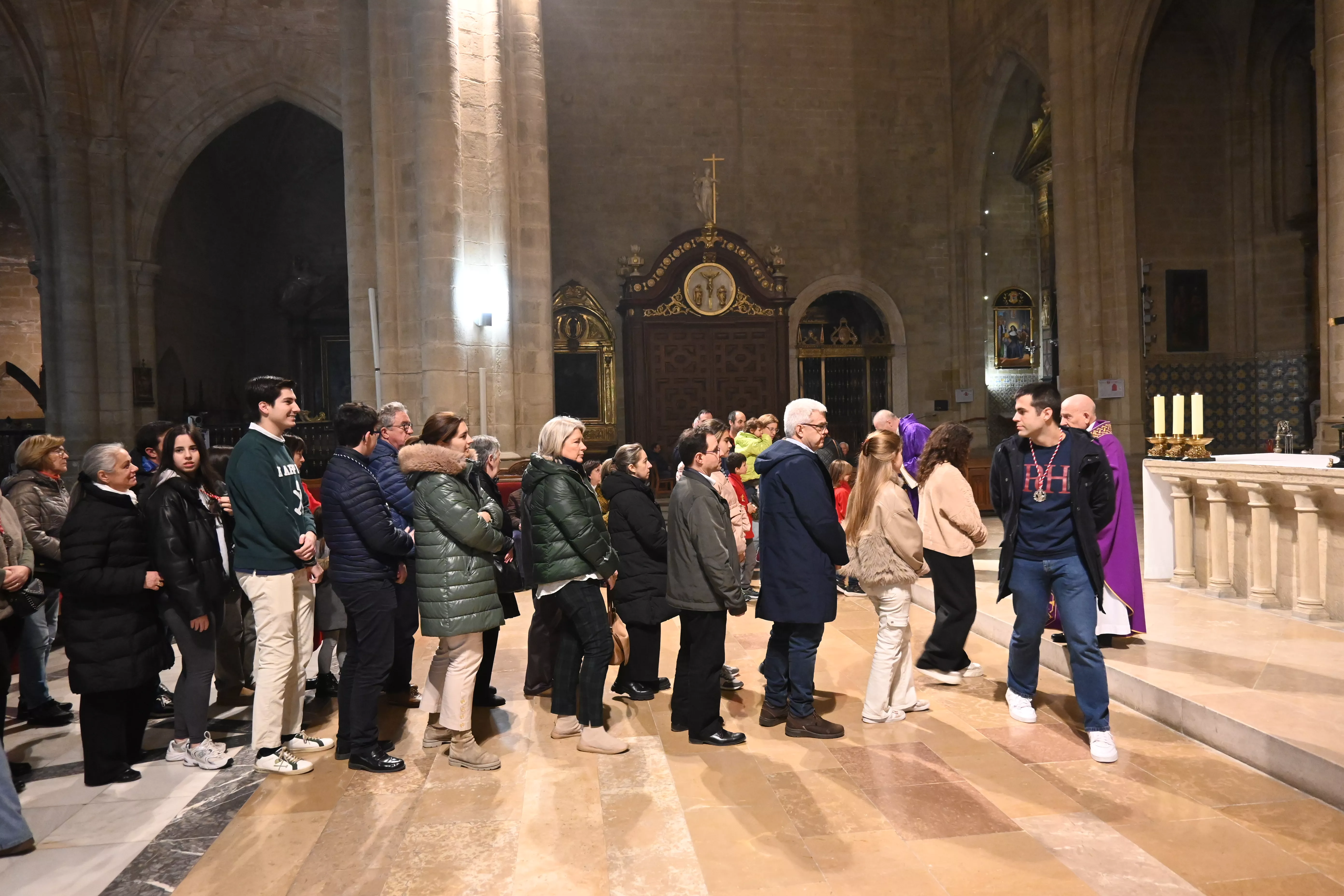 Miércoles de Ceniza en la Catedral de Huesca. Foto Carlos Jalle González