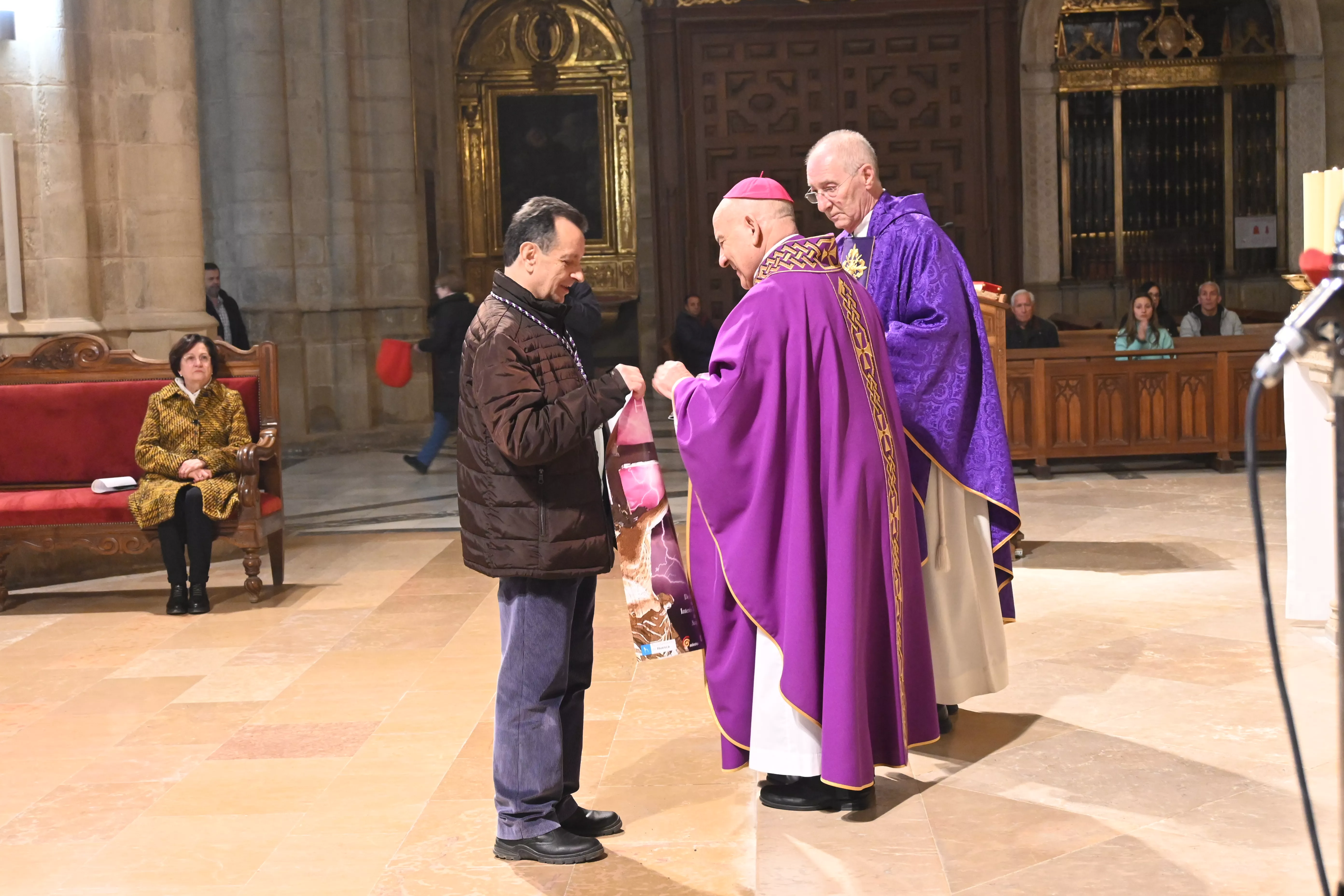 Miércoles de Ceniza en la Catedral de Huesca. Foto Carlos Jalle González