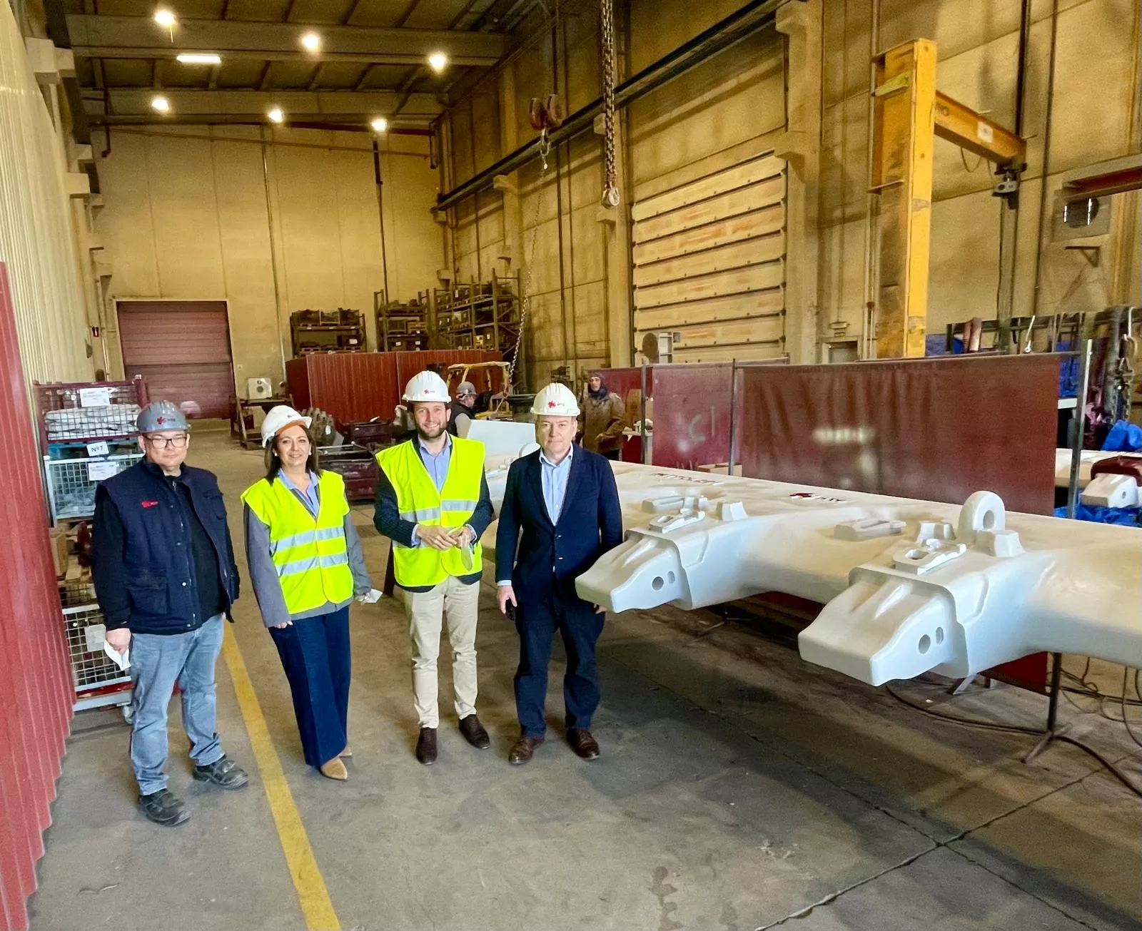 Visita de Claver y Bastinos a las nuevas instalaciones de Metalogenia en Monzón.