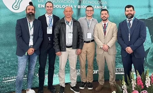 Javier Alfaro, director técnico de Podoactiva, con otros participantes en el Congreso Internacional en México.