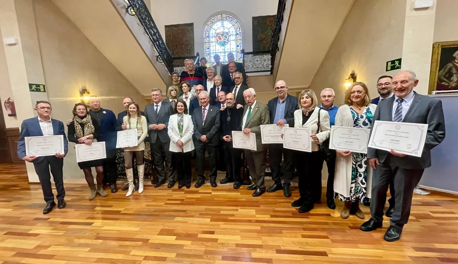 Galardonados y autoridades en los Premios Anuales de Gastronomía entregados en Teruel