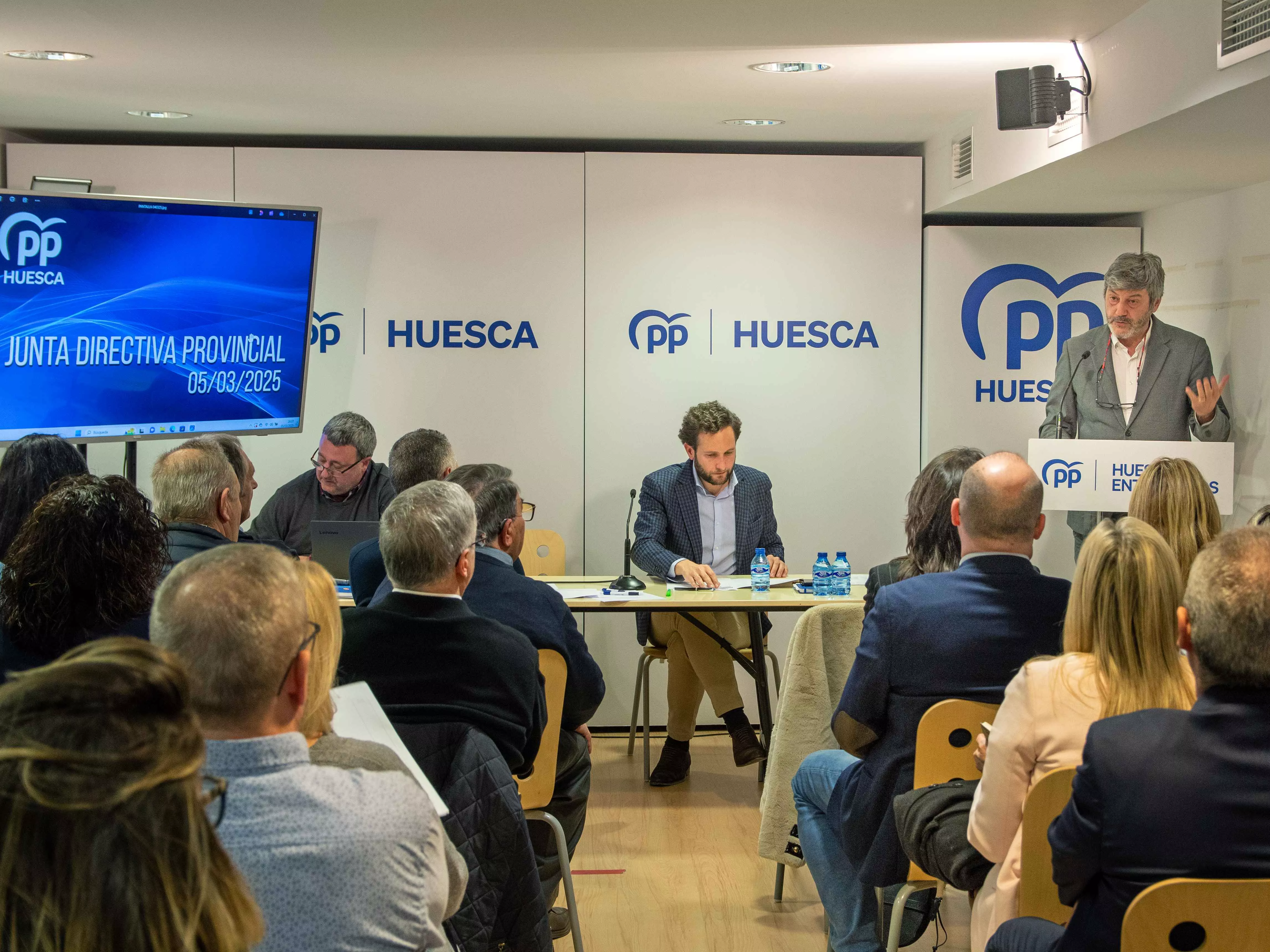 Gerardo Oliván e Isaac Claver durante la Junta Directiva Provincial del PP de Huesca