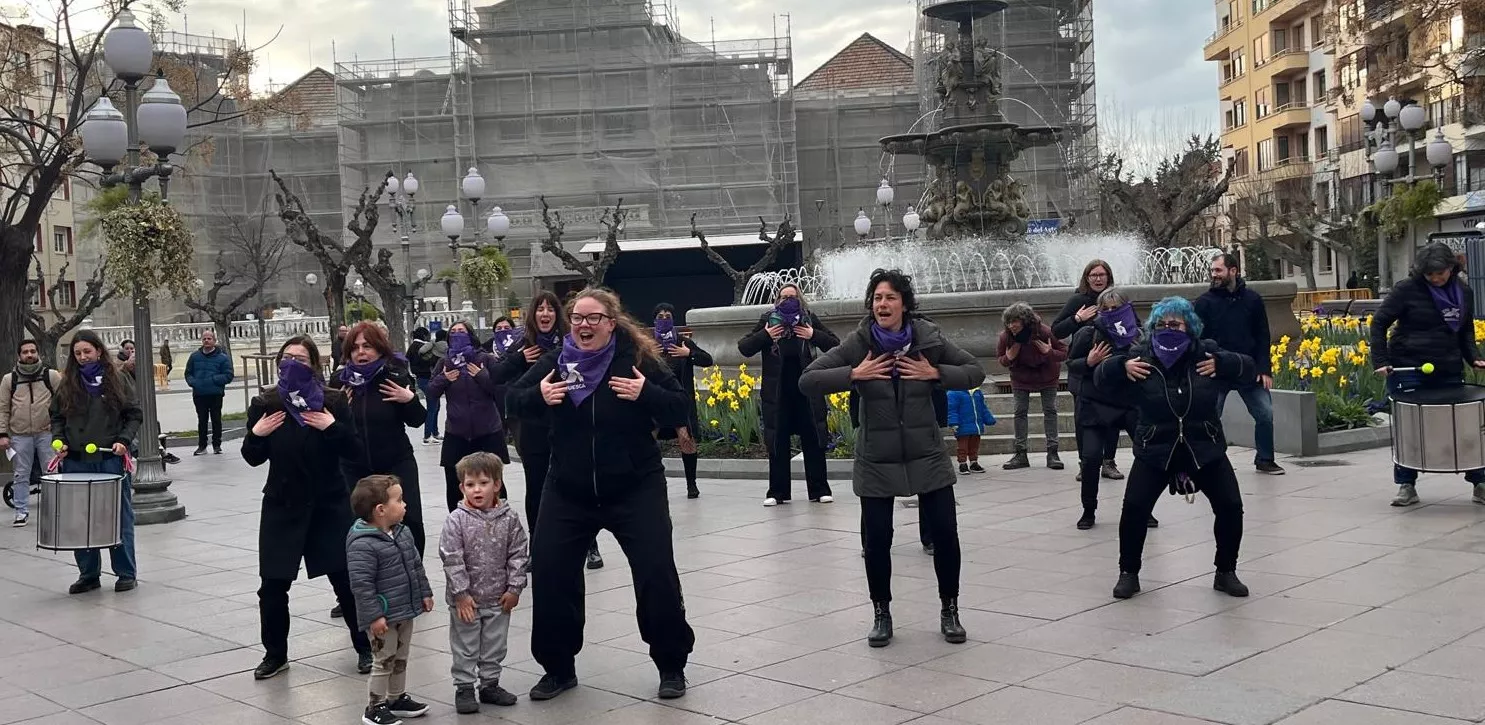 Haka feminista colectiva en Huesca dentro de los actos del 8M. Foto Mercedes Manterola