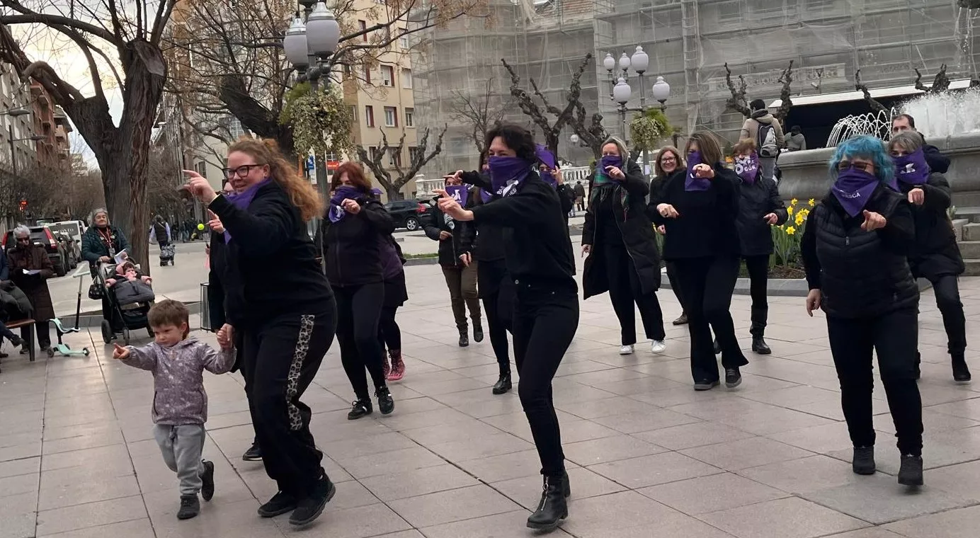 Haka feminista colectiva en Huesca dentro de los actos del 8M. Foto Mercedes Manterola