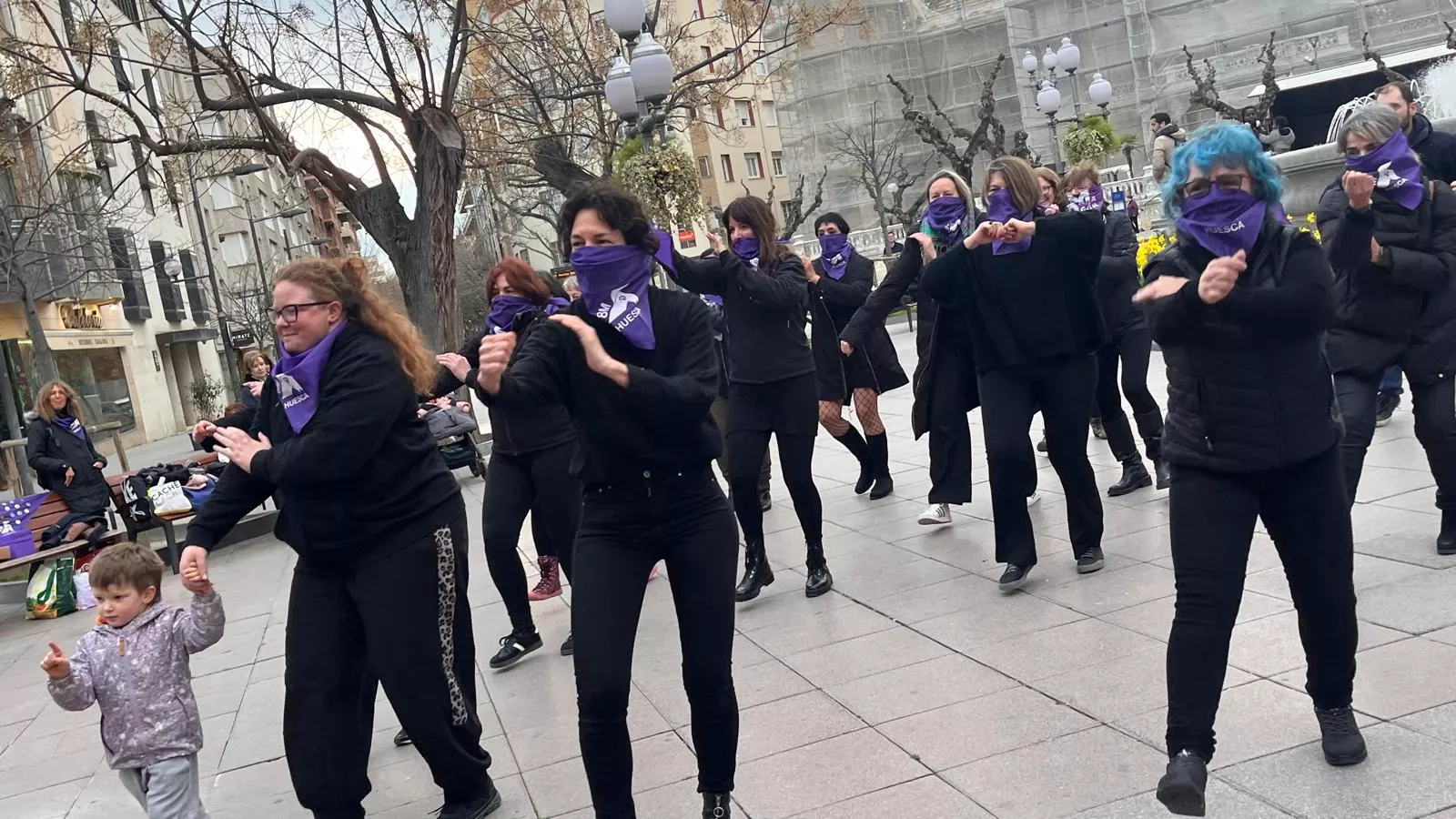 Haka feminista colectiva en Huesca dentro de los actos del 8M. Foto Mercedes Manterola