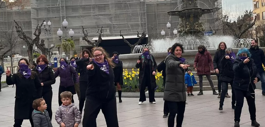 Haka feminista colectiva en Huesca dentro de los actos del 8M. Foto Mercedes Manterola