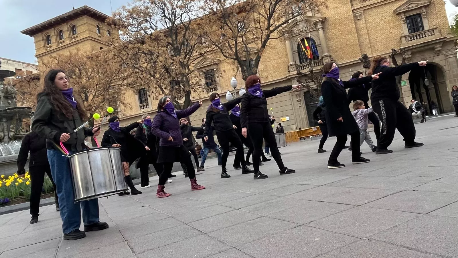 Haka feminista colectiva en Huesca dentro de los actos del 8M. Foto Mercedes Manterola