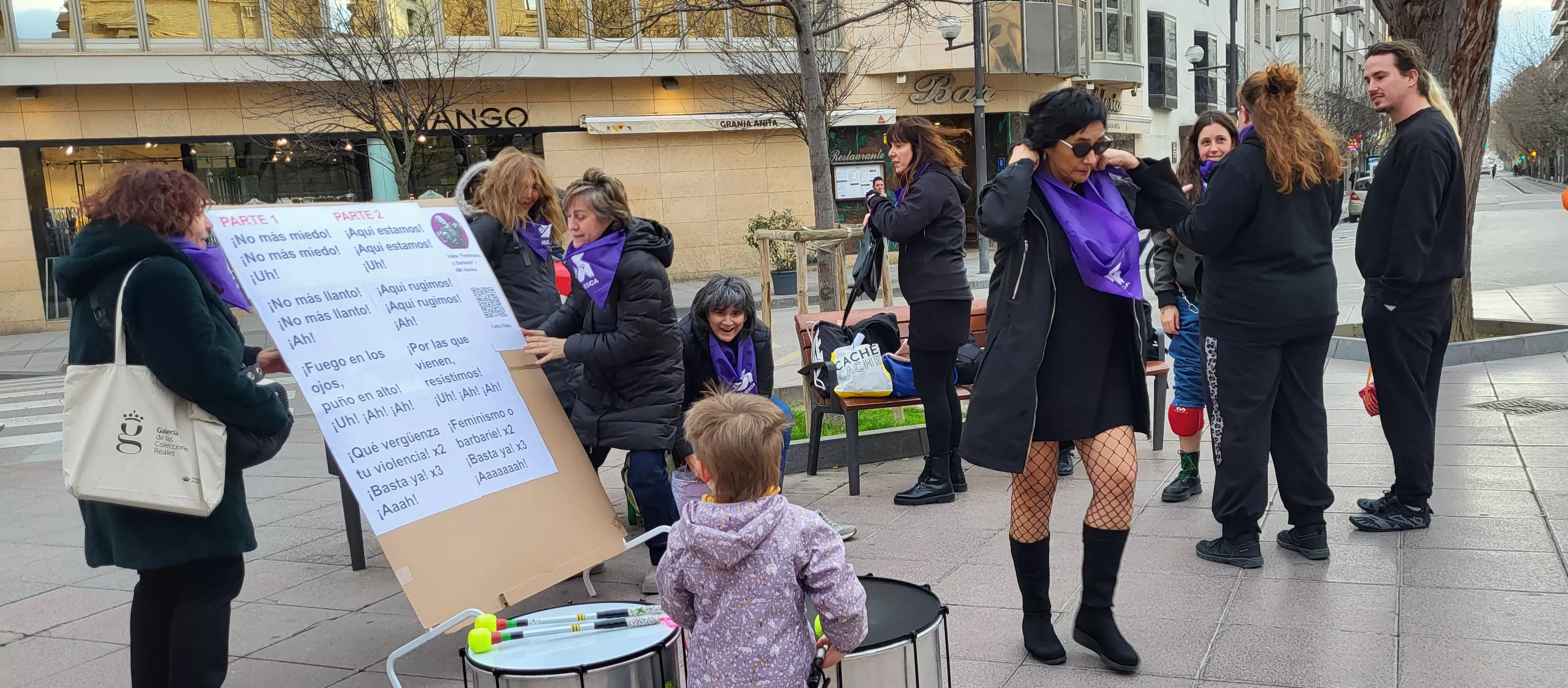 Haka feminista colectiva en Huesca dentro de los actos del 8M. Foto Mercedes Manterola