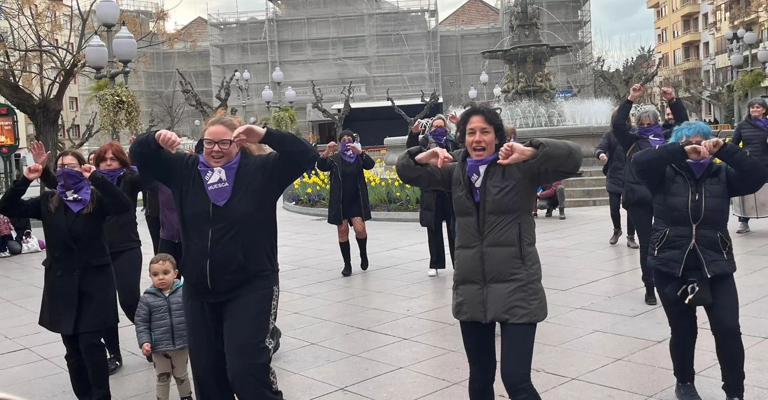 Haka feminista colectiva en Huesca dentro de los actos del 8M. Foto Mercedes Manterola