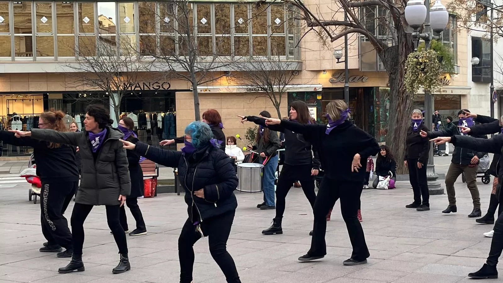Haka feminista colectiva en Huesca dentro de los actos del 8M. Foto Mercedes Manterola