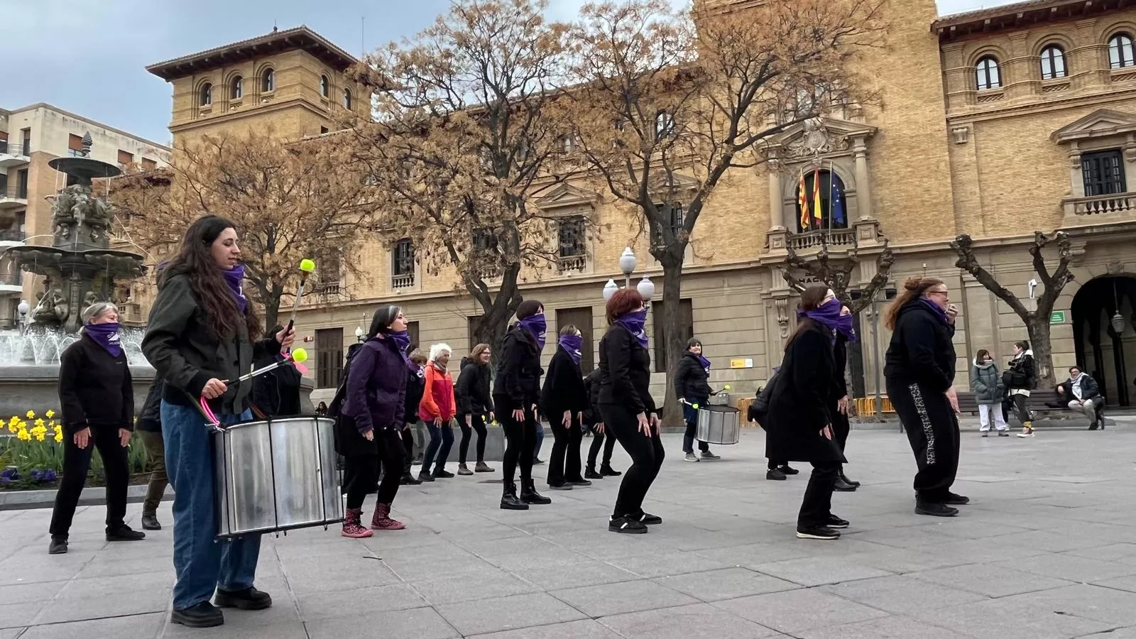 Haka feminista colectiva en Huesca dentro de los actos del 8M. Foto Mercedes Manterola