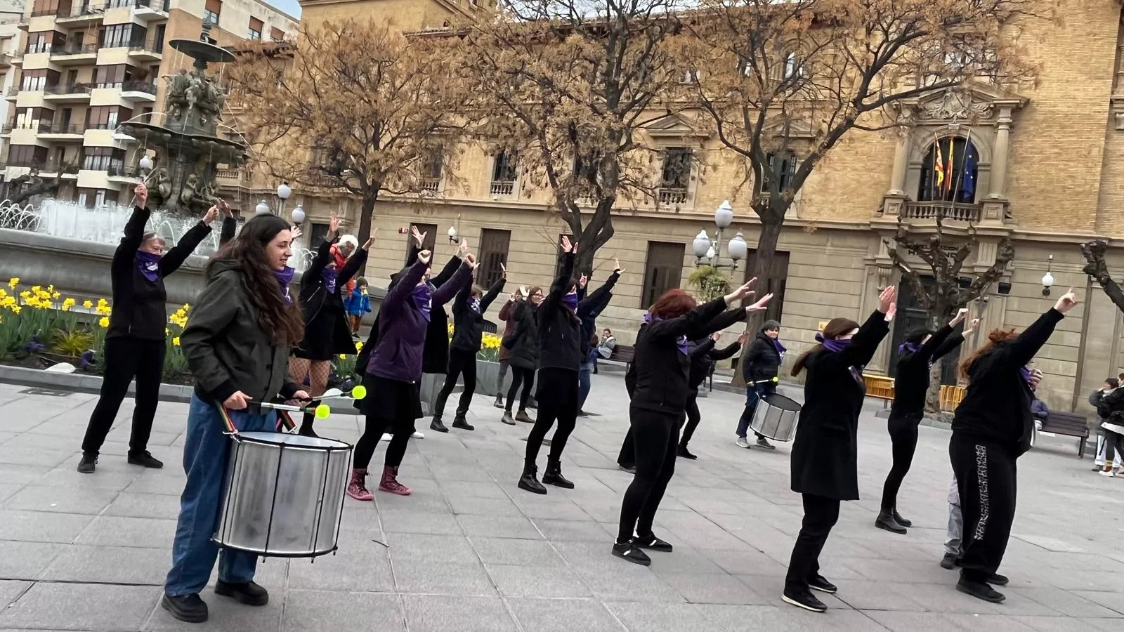 Haka feminista colectiva en Huesca dentro de los actos del 8M. Foto Mercedes Manterola