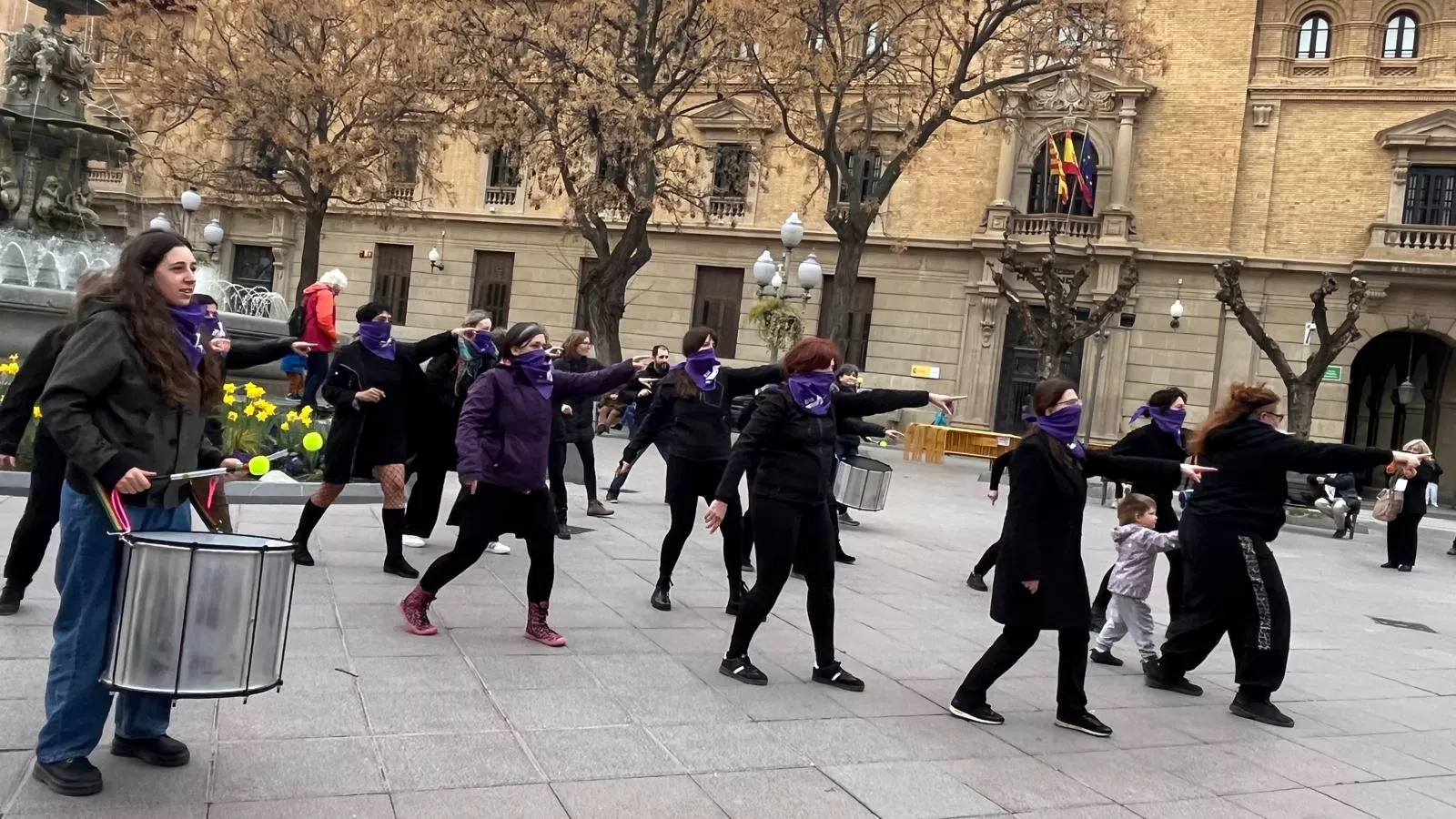 Haka feminista colectiva en Huesca dentro de los actos del 8M. Foto Mercedes Manterola